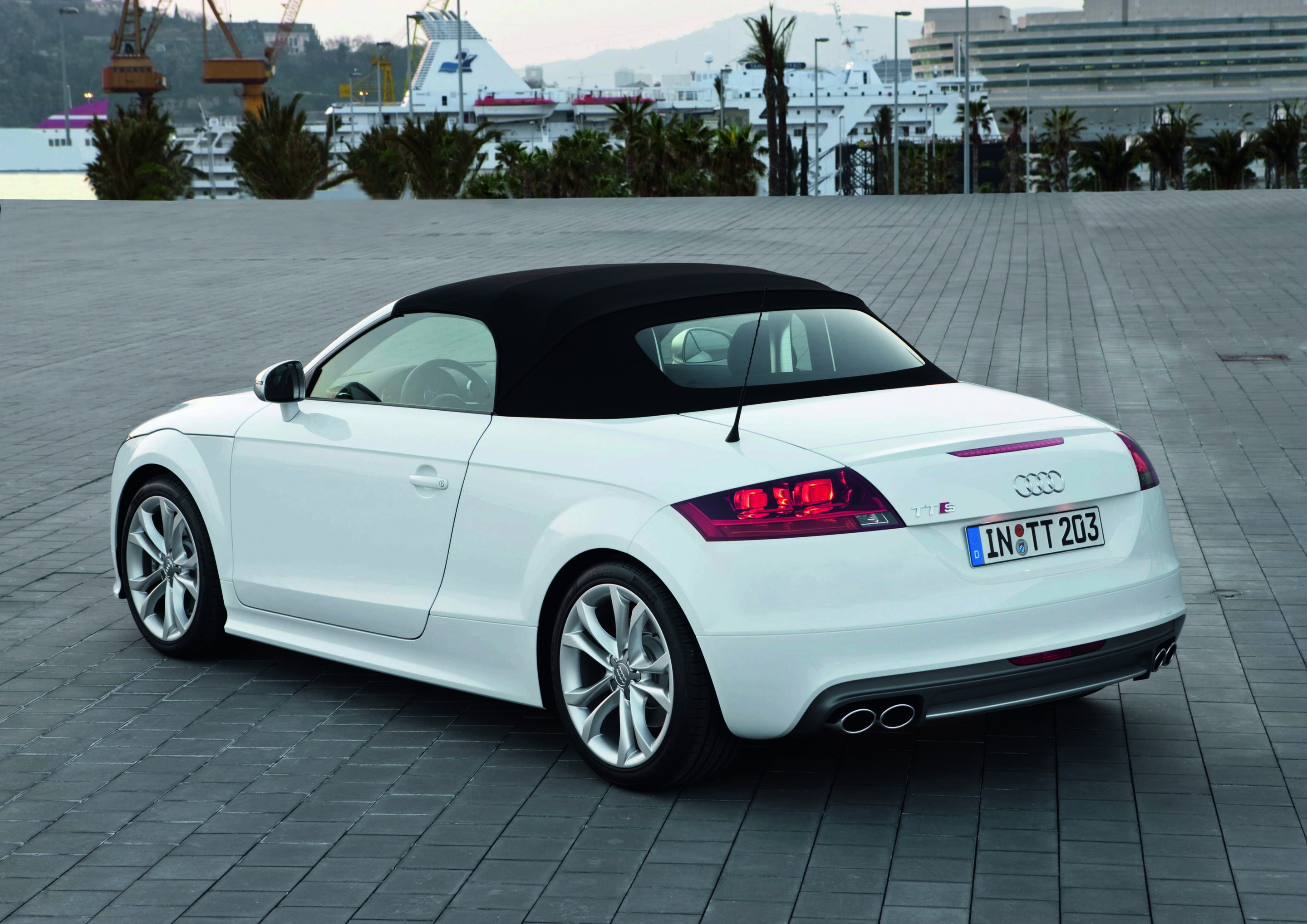 Audi TTS Roadster - Farbe: Ibisweiß