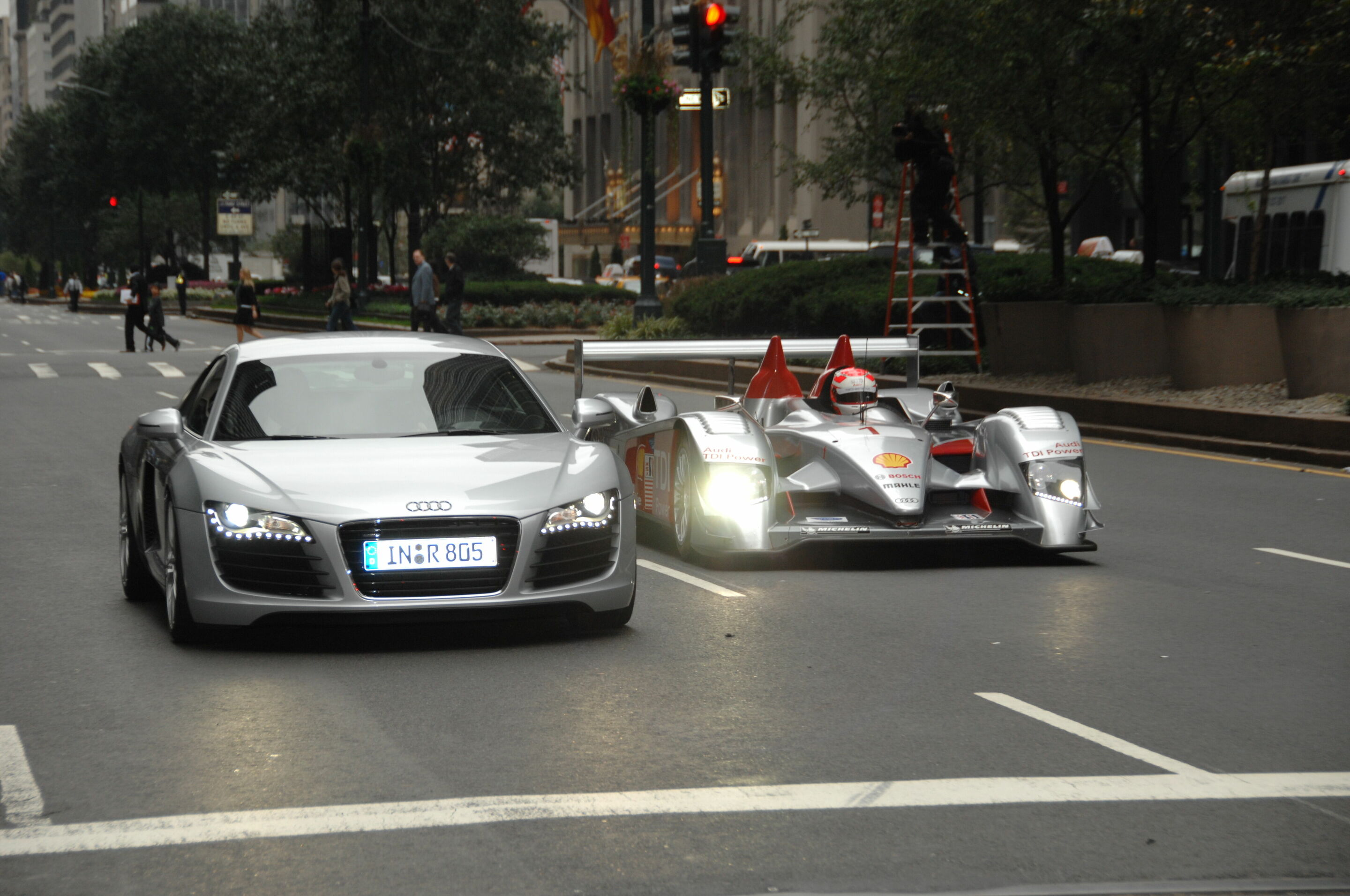 ALMS 2006 - The Audi R8 and the Audi R10 TDI in New York