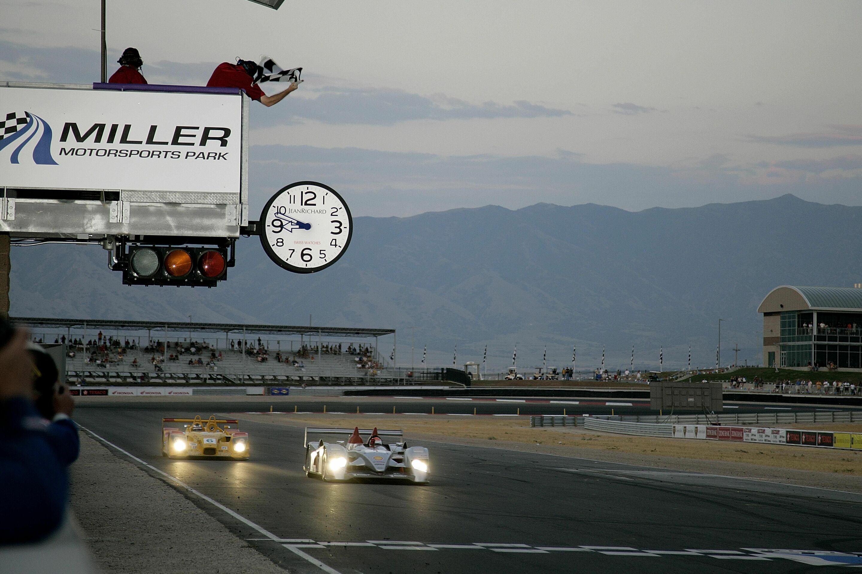 ALMS 2006 - Emanuele Pirro winning just ahead of Lucas Luhr