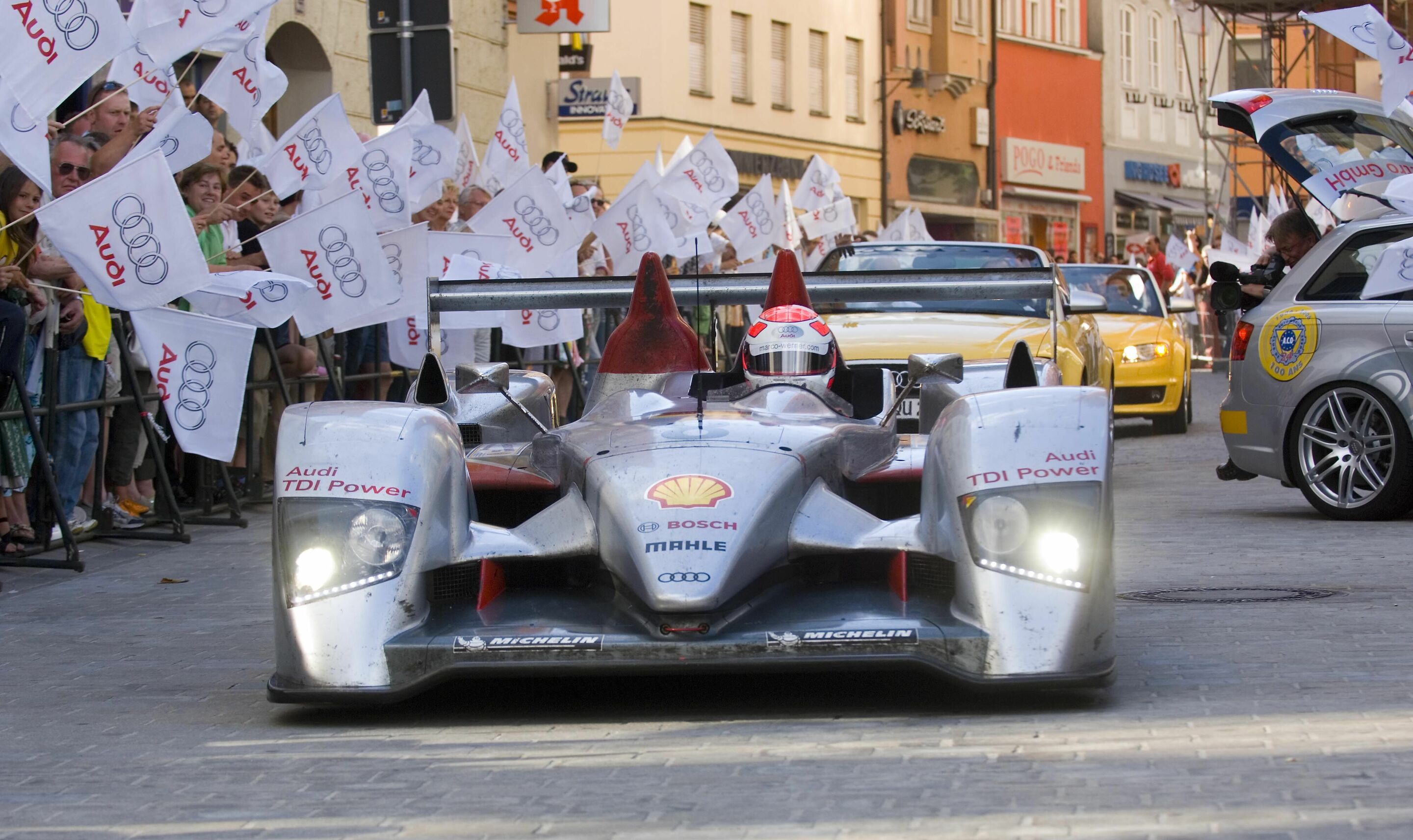 Le Mans 2006 - Der Audi R10 TDI beim Korso durch Ingolstadt