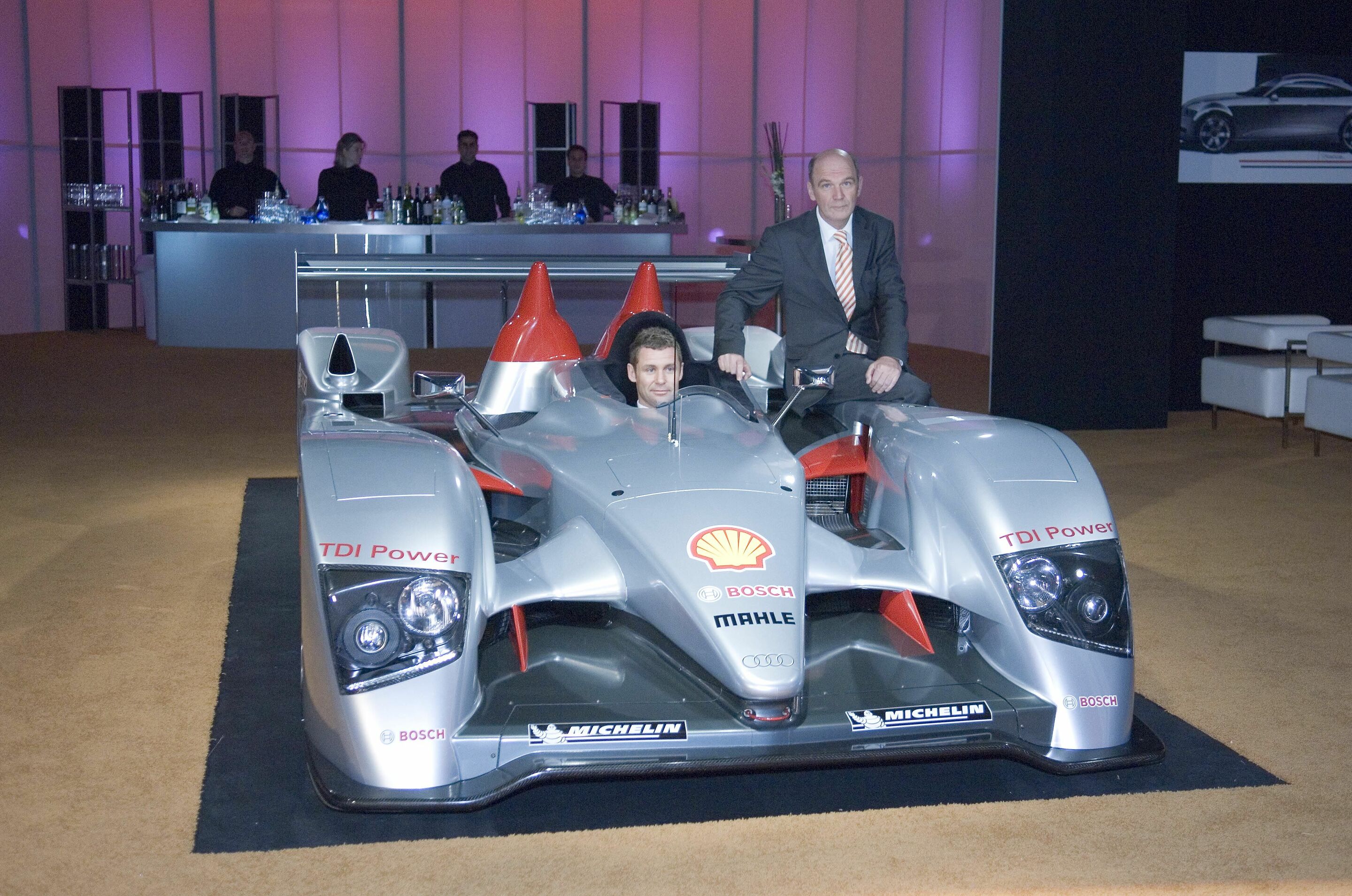 Audi R10 - Tom Kristensen und Audi Motorsportchef Dr. Wolfgang Ullrich bei der USA-Premiere des Audi R10 in Los Angeles