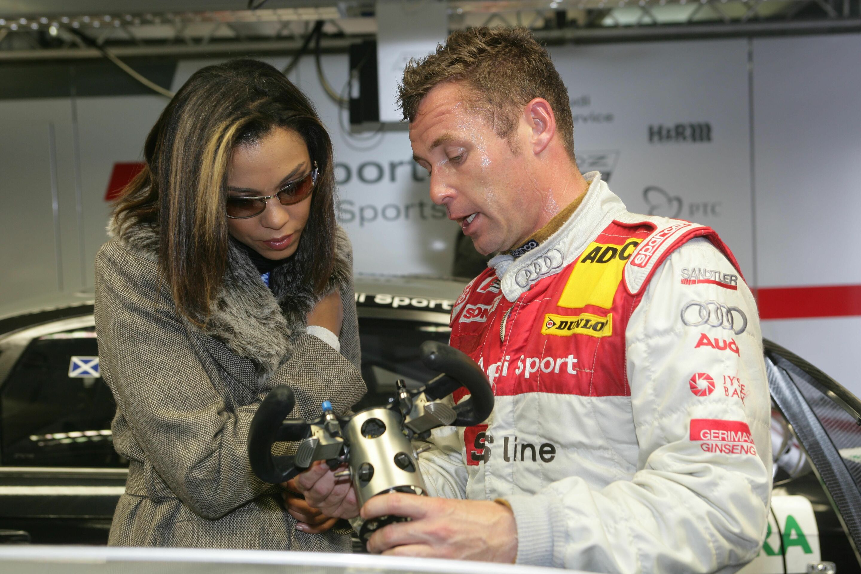 DTM 2005 - Sängerin Carla Vallet und Tom Kristensen