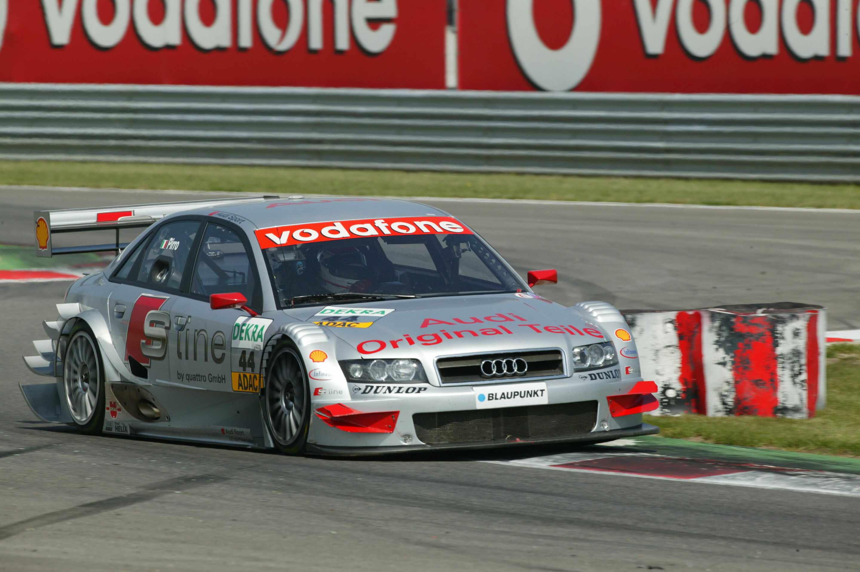 DTM 2004 - Emanuele Pirro, Audi A4 DTM #44 (Audi Sport Infineon Team Joest)