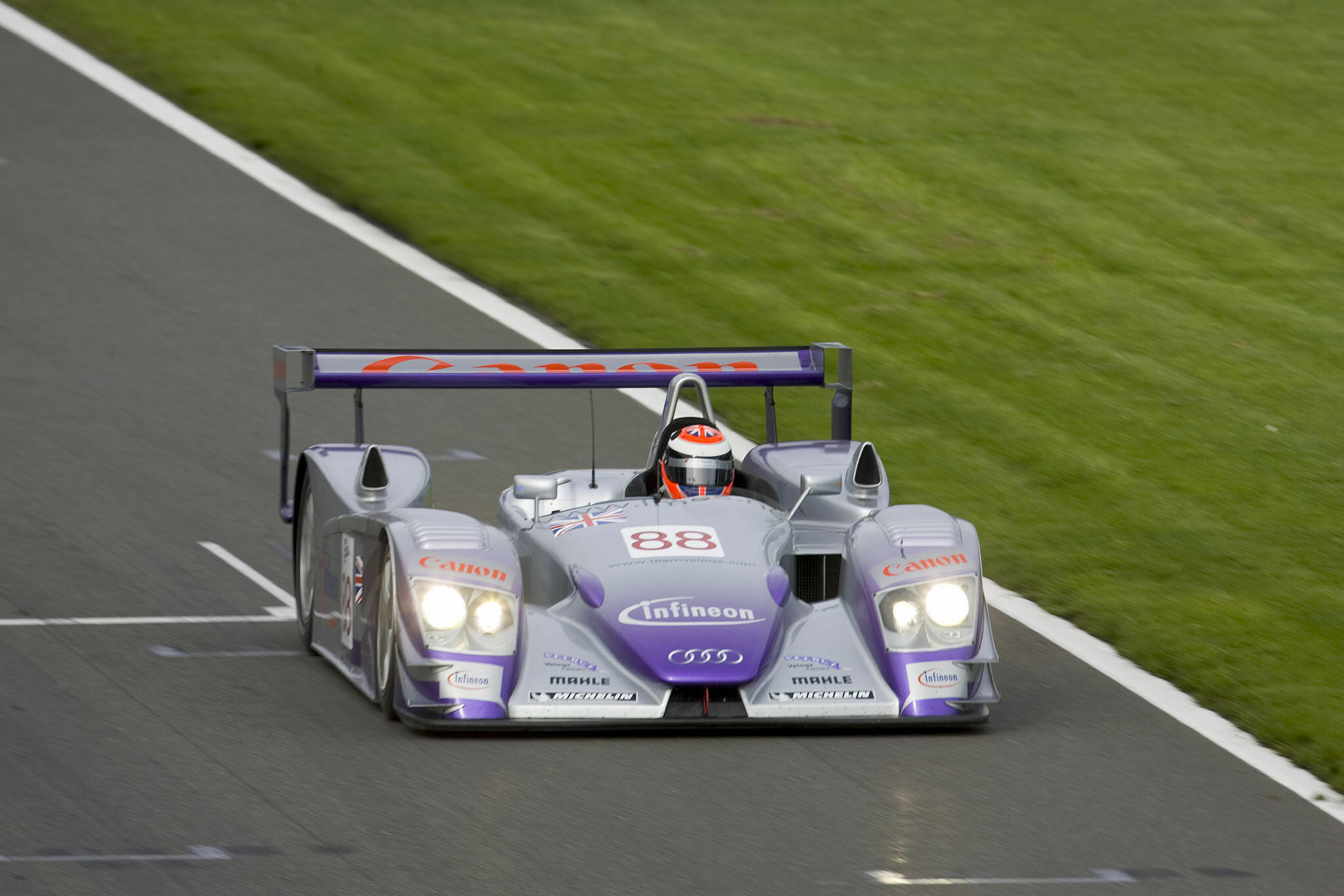 LMES 2004 - Audi R8 #88 (Audi Sport UK Team Veloqx), Johnny Herbert