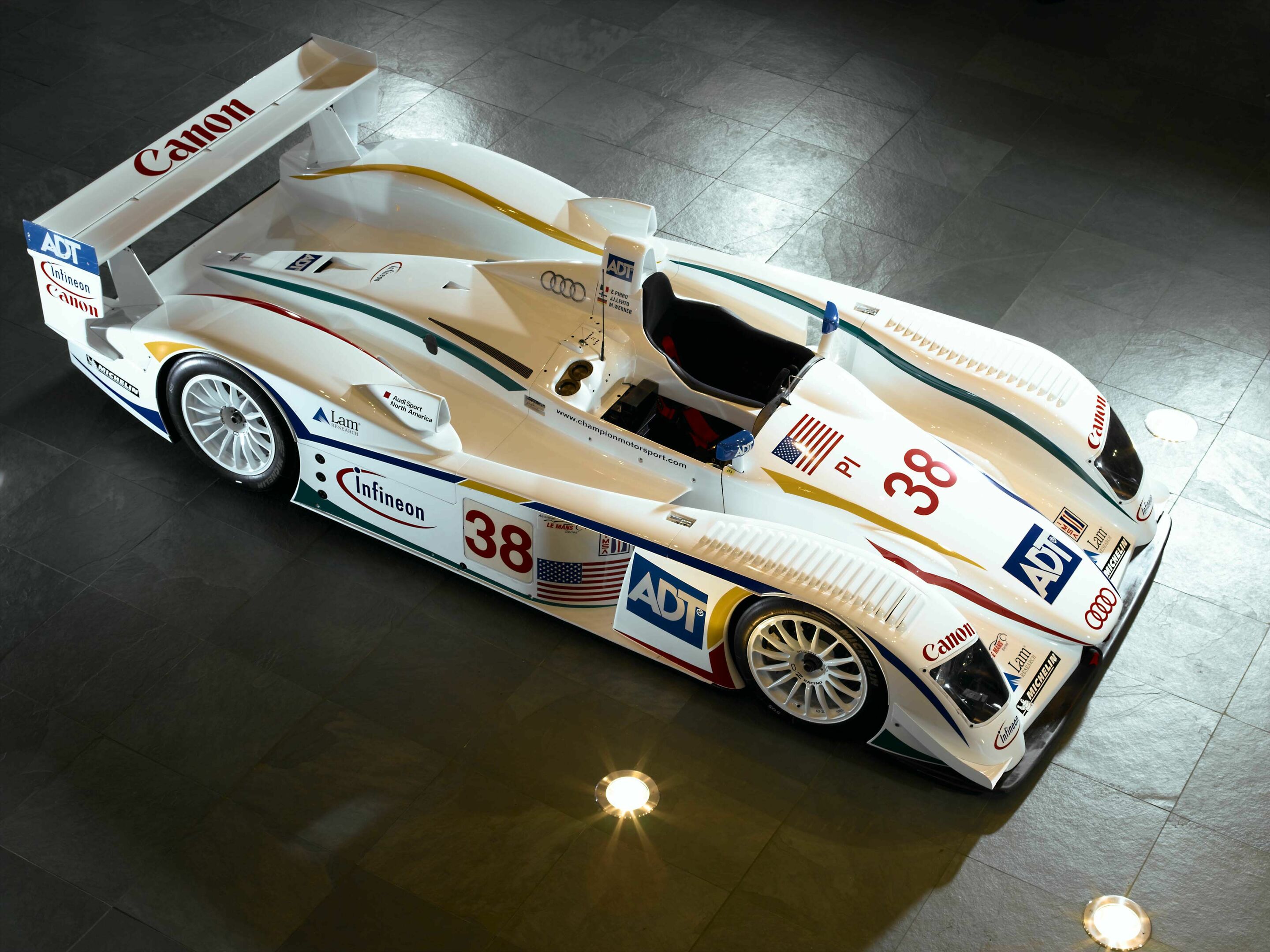 Audi R8 - The Audi R8 of ADT Champion Racing 2004