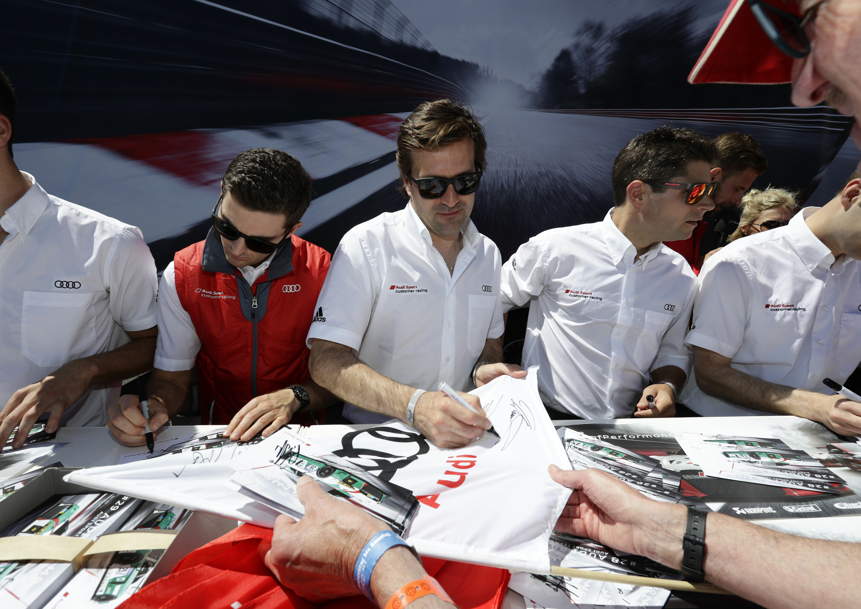 24h Nürburgring 2017 - Autogrammstunde
