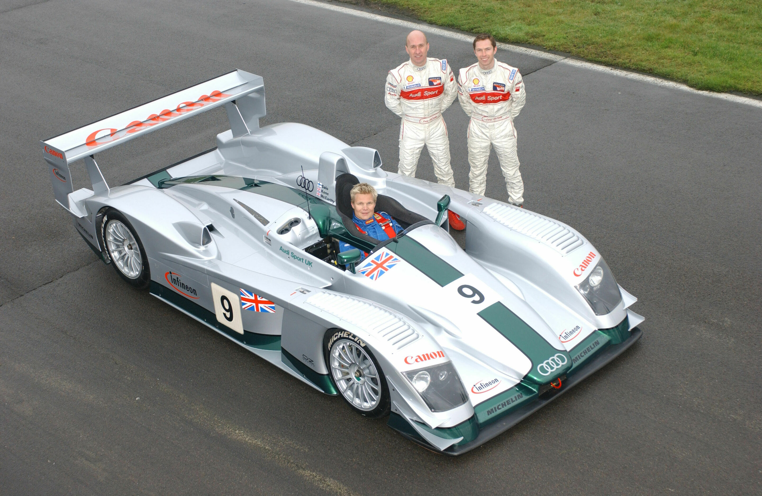 Audi R8 - Mika Salo (in the cockpit of the Audi R8), Perry McCarthy and Jonny Kane (right)