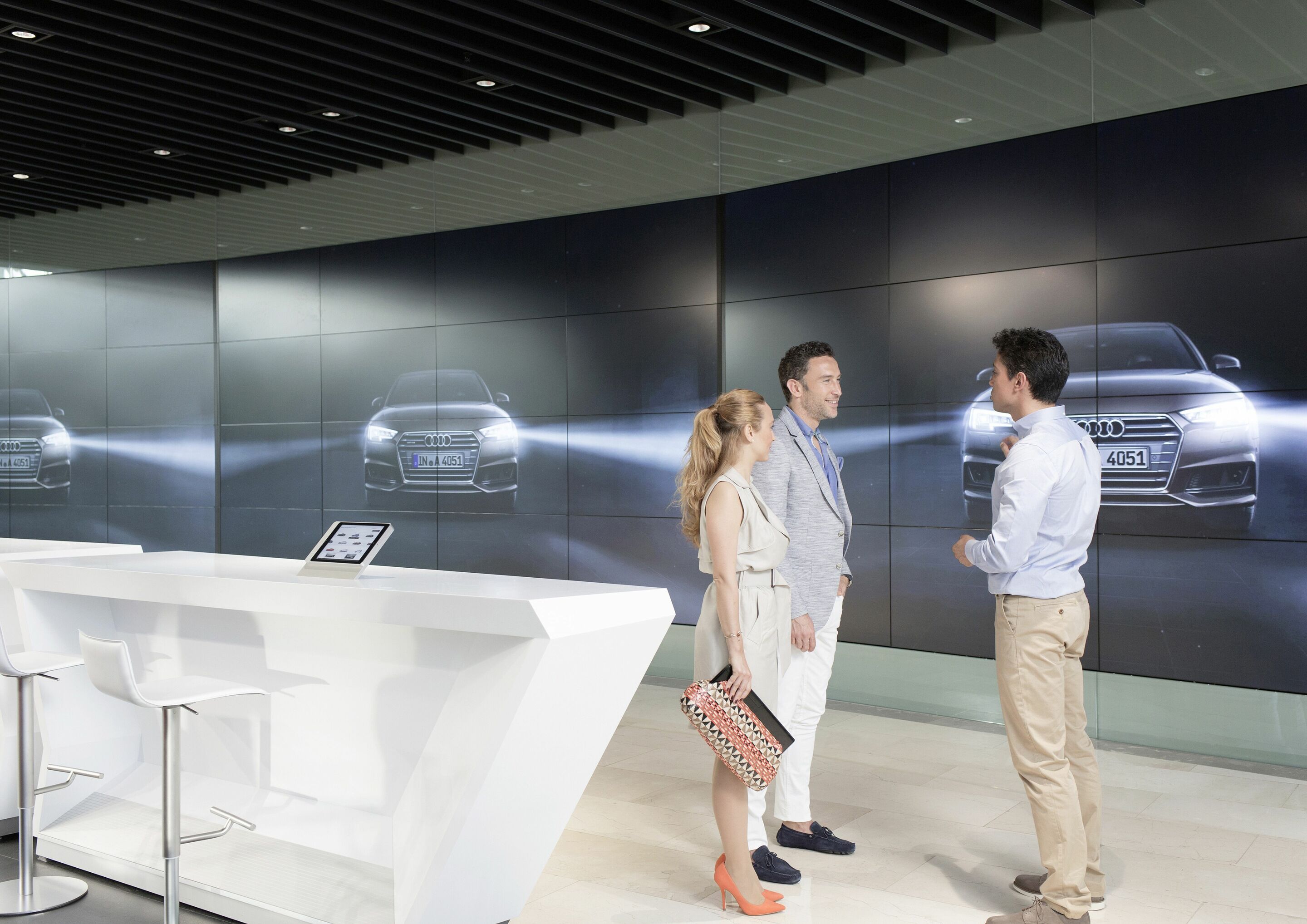 Doppelsieg für Audi beim „Automobilwoche Award Autohandel“ - Ausgezeichnete Beratung im Zeichen der Vier Ringe: Beim „Automobilwoche Award Autohandel 2017“ fuhren die Händler der Marke einen Doppelsieg ein und entschieden die Kategorie „beste Premiummarke“...