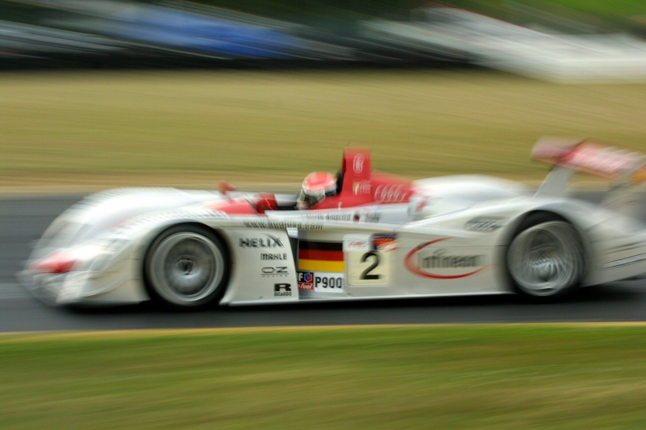 ALMS 2001 - Emanuele Pirro im #2 Infineon Audi R8