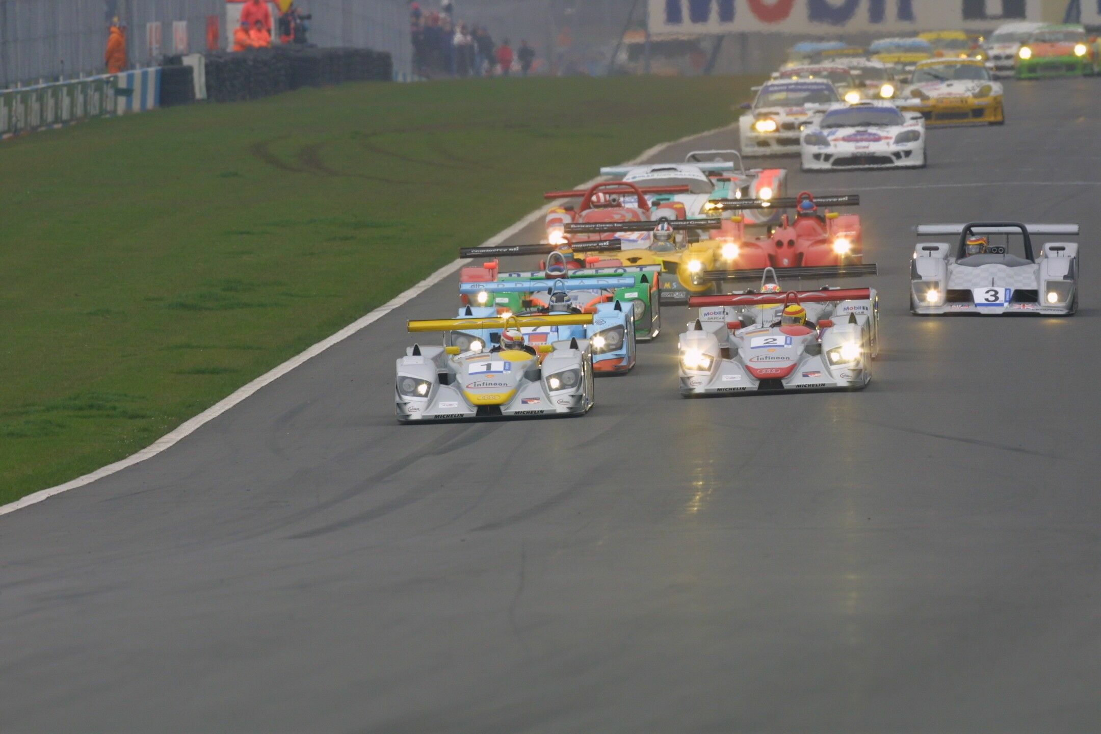 ALMS 2001 - Audi setzt Siegesserie in Donington fort