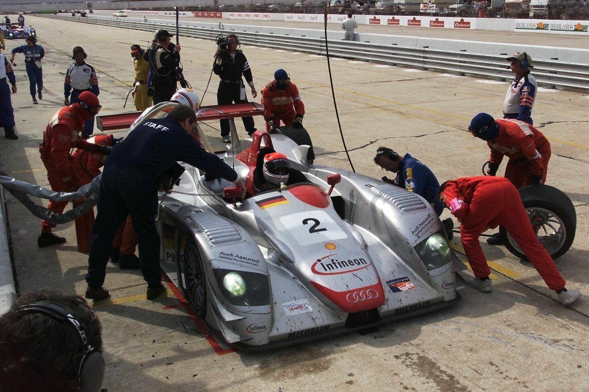 ALMS 2001 - Emanuele Pirro beim Boxenstopp