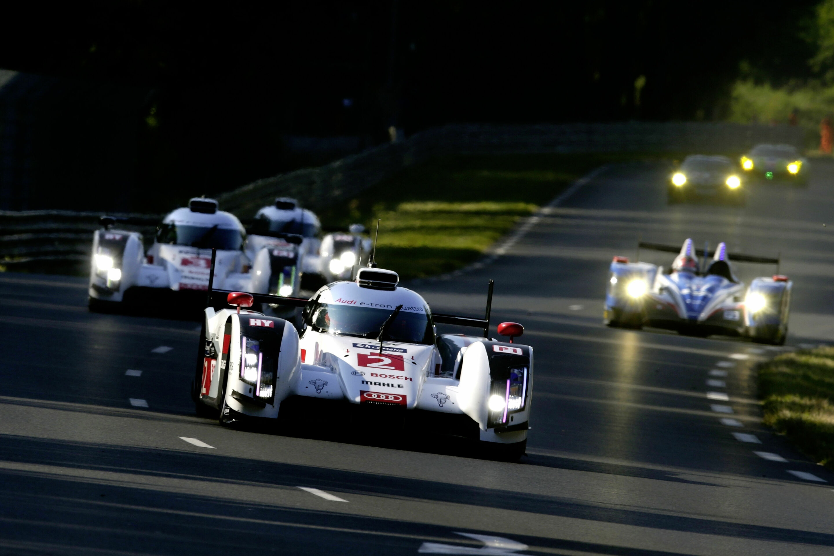 Audi bereit für das Rennen in Le Mans - Audi R18 e-tron quattro #2 (Audi Sport Team Joest), Marcel Fässler, André Lotterer, Benoît Tréluyer