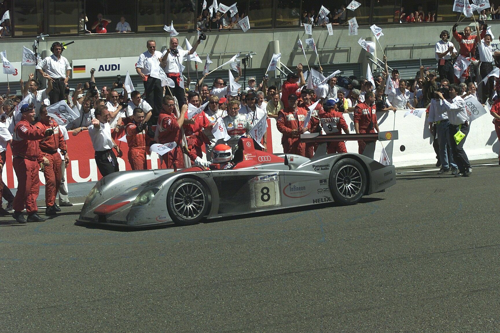 Le Mans 2000 - Der siegreiche Audi R8 im Ziel