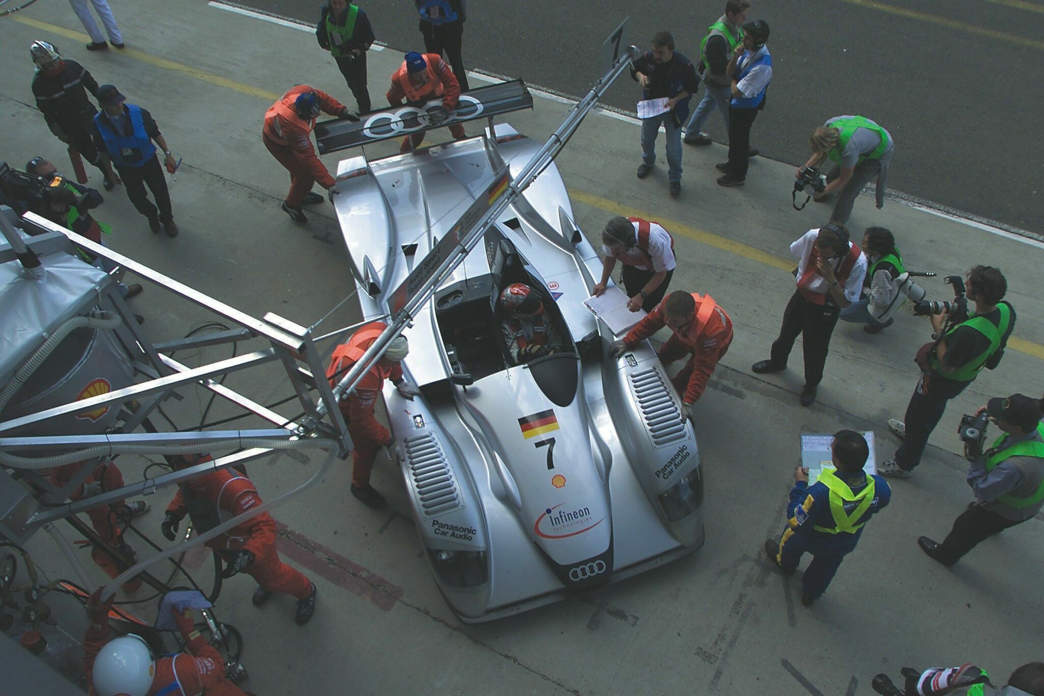 Le Mans 2000 - The Audi R8 #7 in the pits