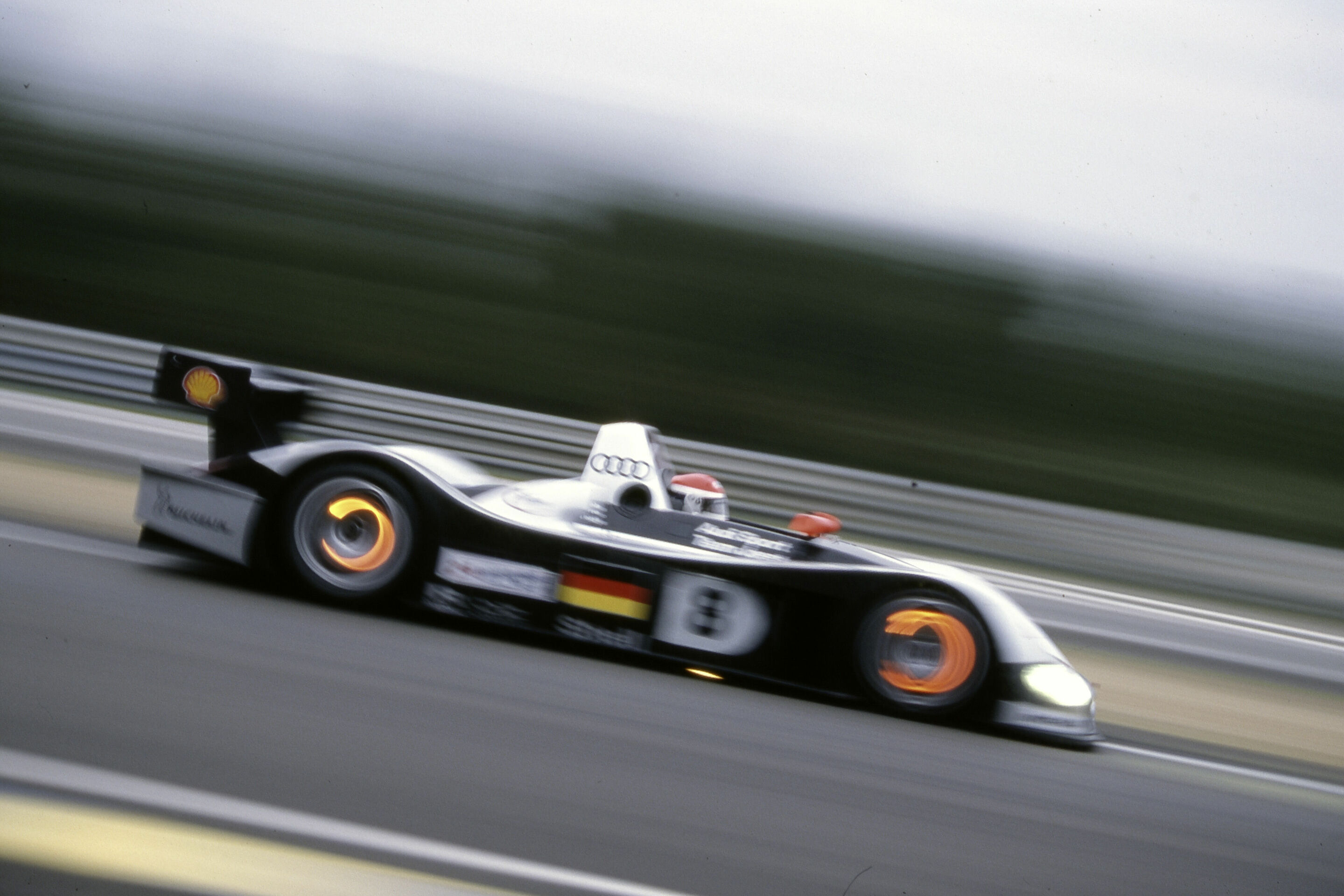 Le Mans 1999 - Audi R8R #8 (Audi Sport Team Joest), Frank Biela (D), Emanuele Pirro (I), Didier Theys (B)