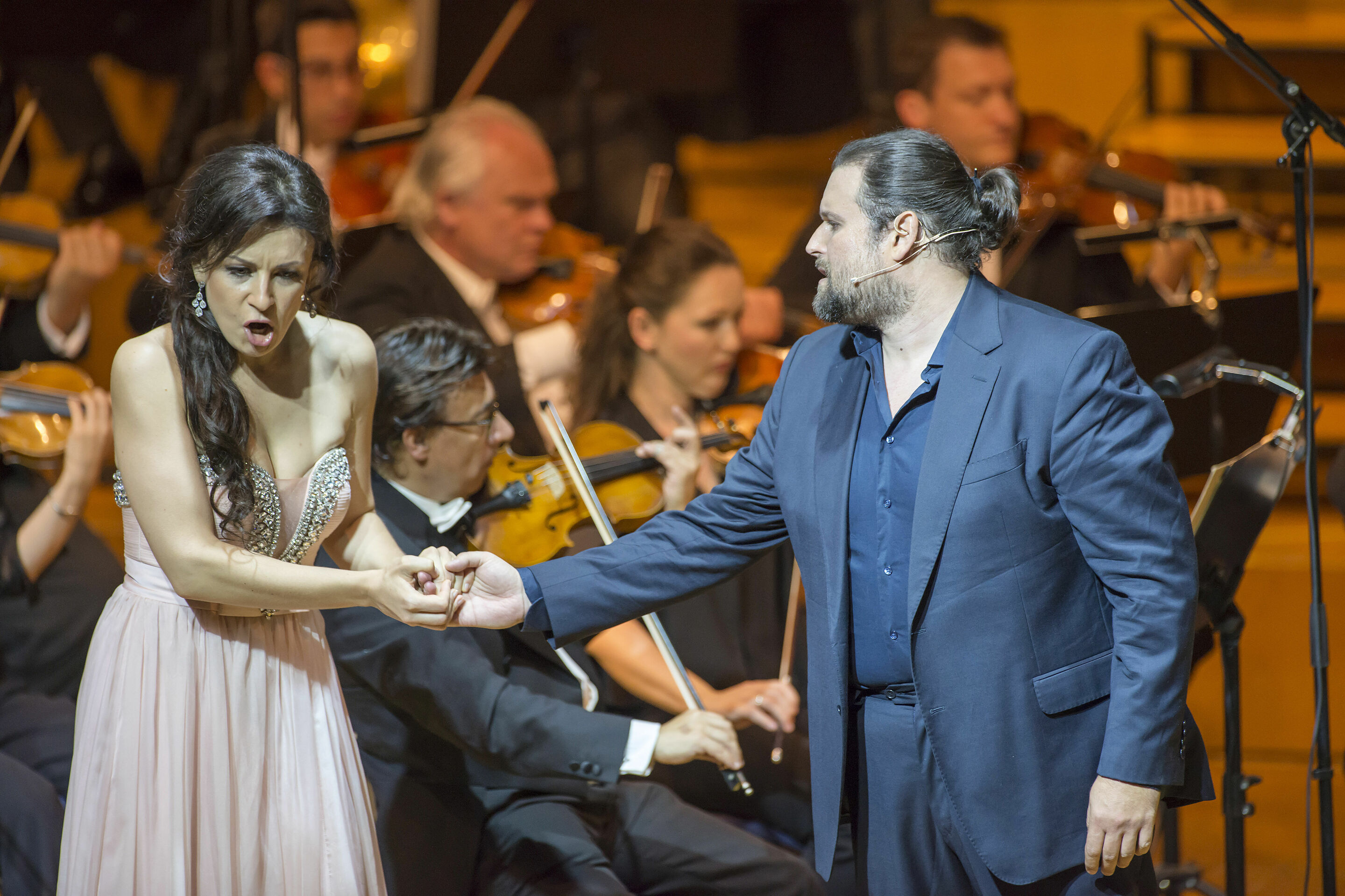 Audi Sommerkonzerte 2017 - Gounods „Roméo et Juliette“ in einer halbszenischen Produktion der Audi Sommerkonzerte

Jean-François Borras und Irina Lungu als Romeo und Julia