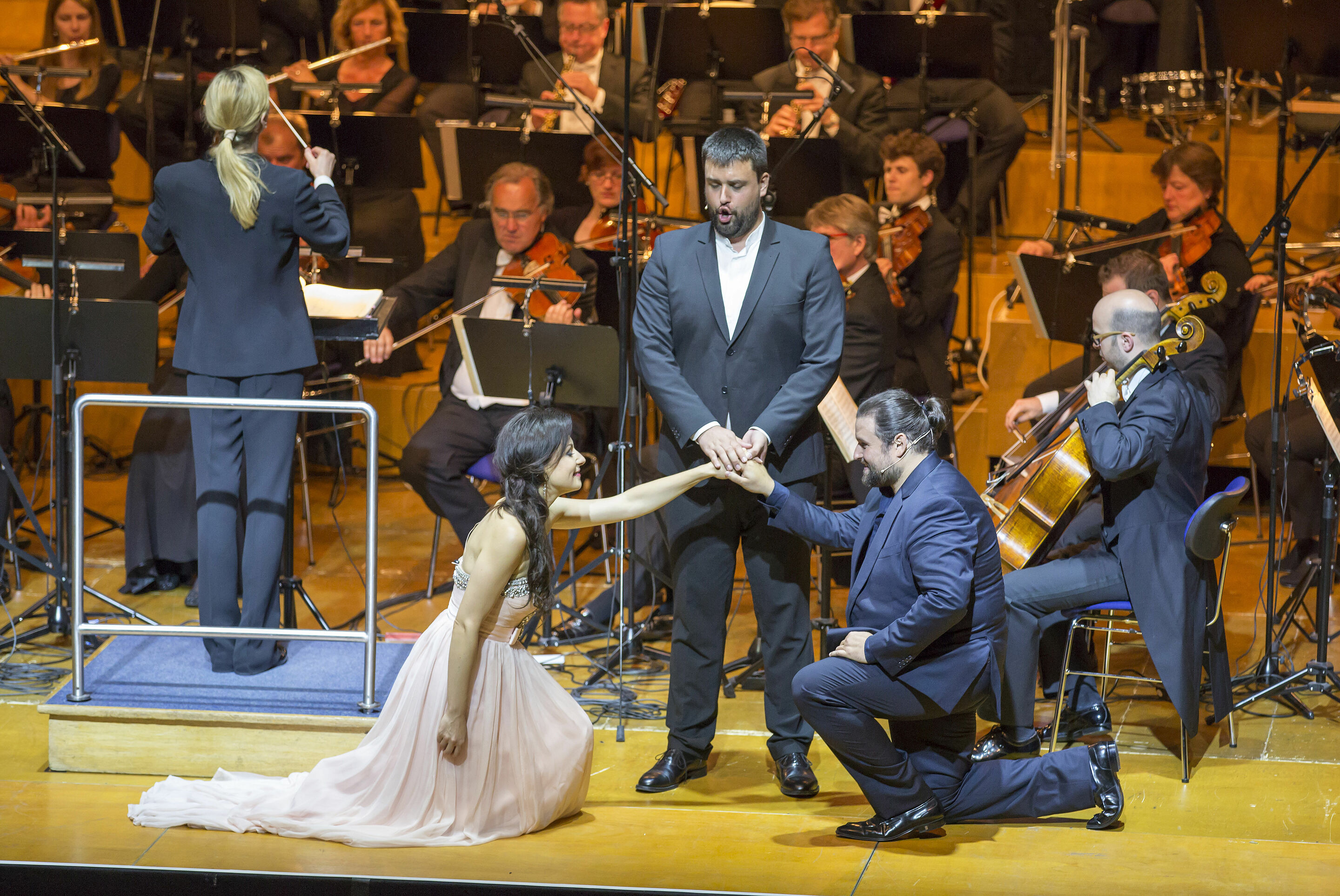 Audi Sommerkonzerte 2017 - Gounods „Roméo et Juliette“ in einer halbszenischen Produktion der Audi Sommerkonzerte

Jean-François Borras und Irina Lungu als Romeo und Julia