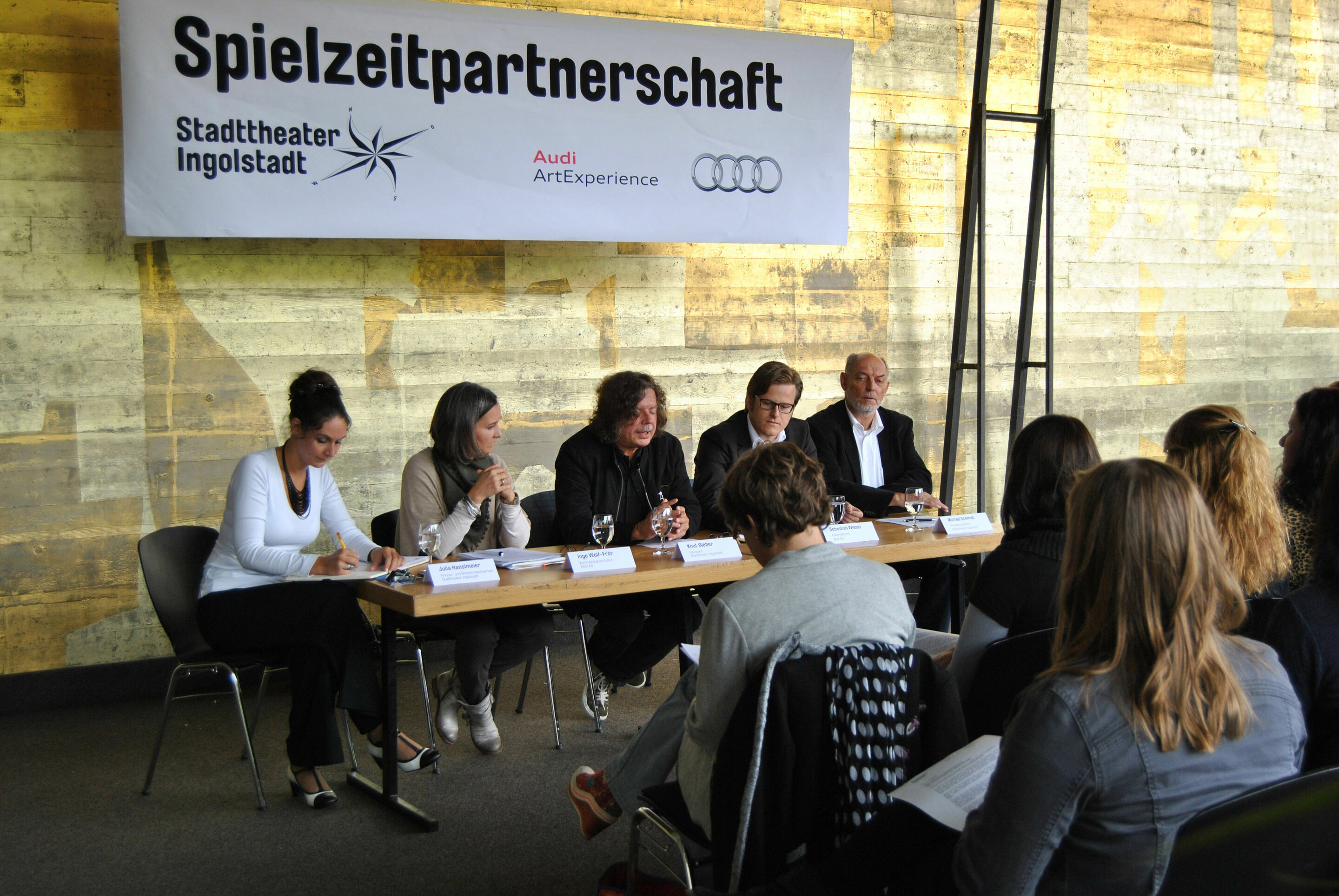 Pressekonferenz zur Spielzeitpartnerschaft zwischen AUDI AG und Stadttheater Ingolstadt, am 19.09.2013 - v.l. 
Julia Hanslmeier, Leitung Presse- und Öffentlichkeitsarbeit, Stadttheater Ingolstadt
Inge Wolf-Frör, Kommunikation Kultur, AUDI AG
Knut Weber,...