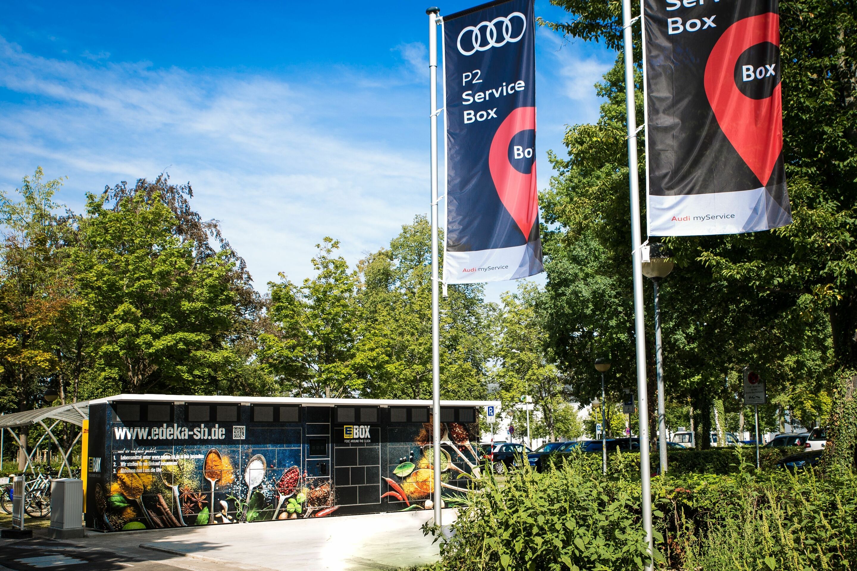 Servicenetzwerk für Mitarbeiter - Audi bietet seinen Mitarbeitern in Ingolstadt ein neues Servicenetz mit verschiedenen Dienstleistungen. Über Boxensysteme können die Beschäftigten zum Beispiel Pakete abgeben und abholen oder sich mit frischen Lebensmitteln...