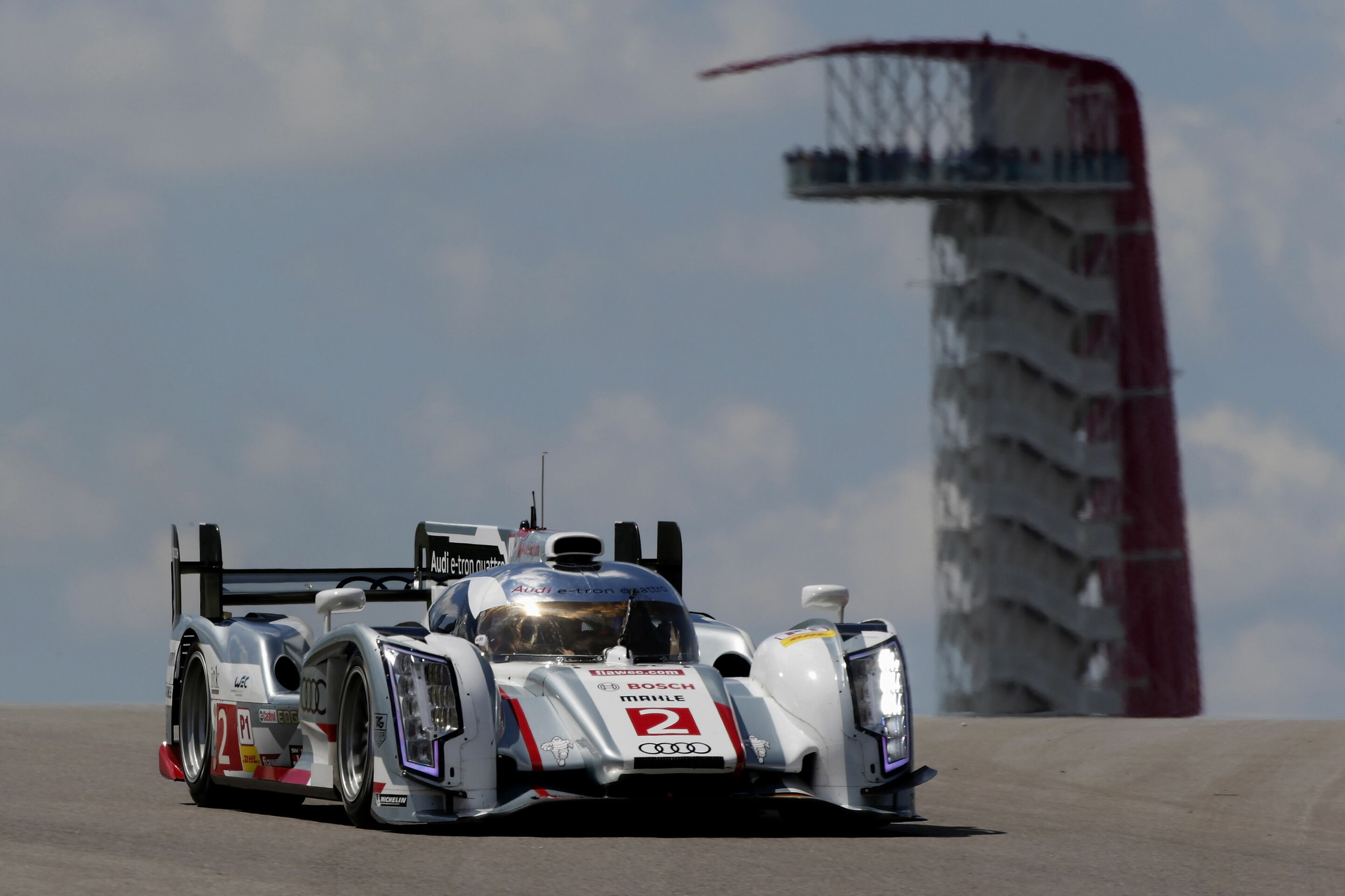 Audi erringt in Austin vierte Bestzeit in Folge - Audi setzt sich einmal mehr an die Spitze. Beim Debüt der FIA-Langstrecken-Weltmeisterschaft (WEC) auf dem „Circuit of the Americas“ im texanischen Austin eroberten beide Audi R18 e-tron quattro des Audi...