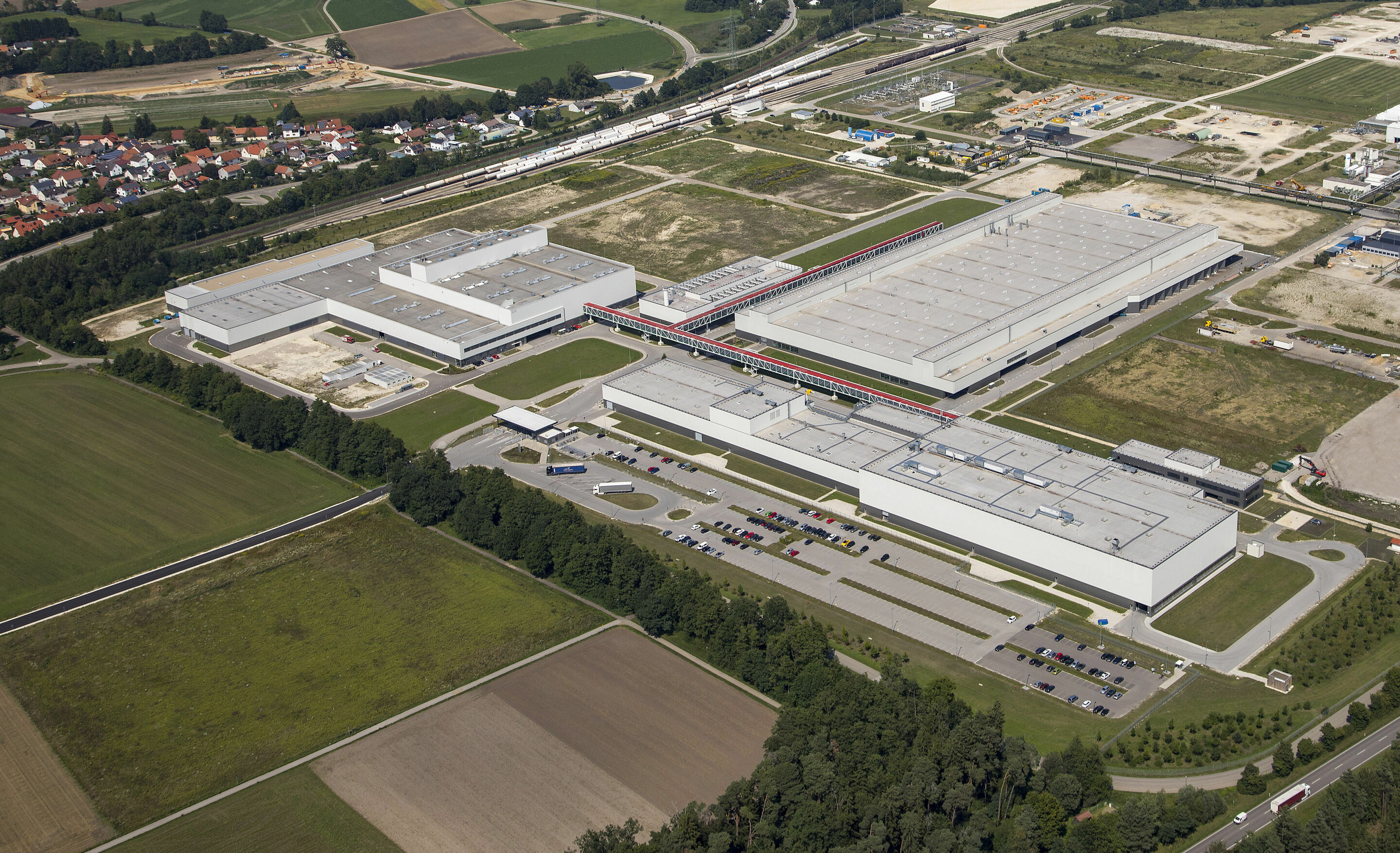 Audi manufacturing facility Münchsmünster (aerial photograph) - The 48-hectare (118 acre) site is located approximately 30 kilometers east of Ingolstadt. A competence center is located there on a site of 31 hectares for the production of die-cast aluminum...