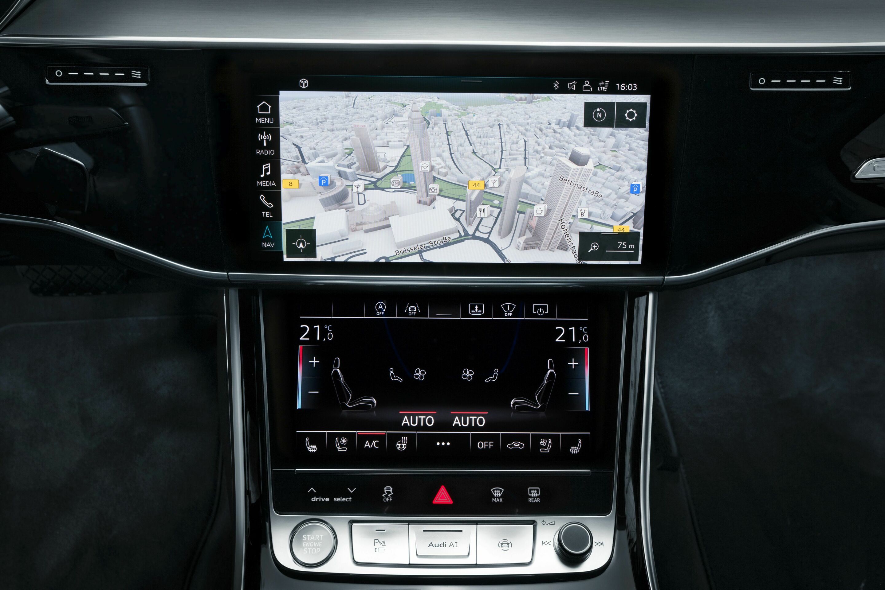 Navigationstechnologie auf höchstem Niveau: - Navigationskarte mit neuer Grafikdarstellung und detaillierten 3D City-Modellen von HERE Technologies im Audi A8