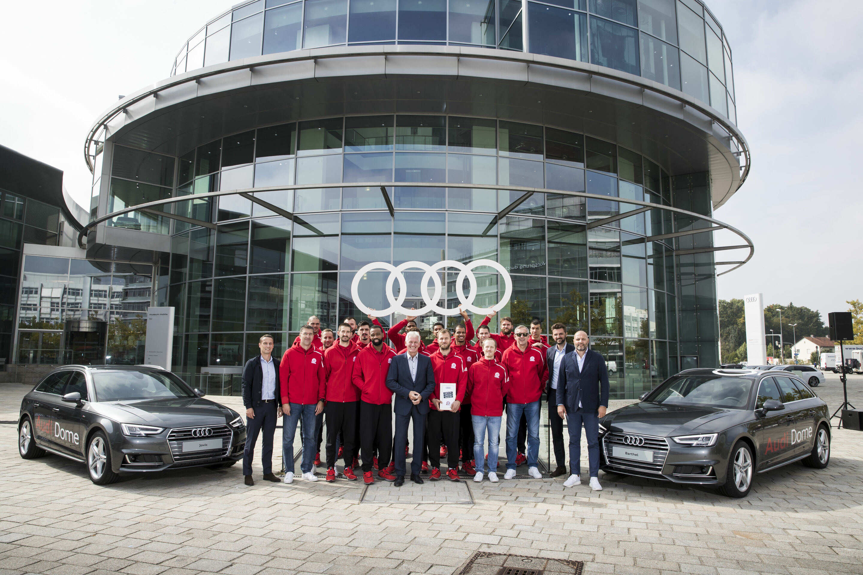 Basketball players from FC Bayern drive Audi - Handover at Audi in Ingolstadt