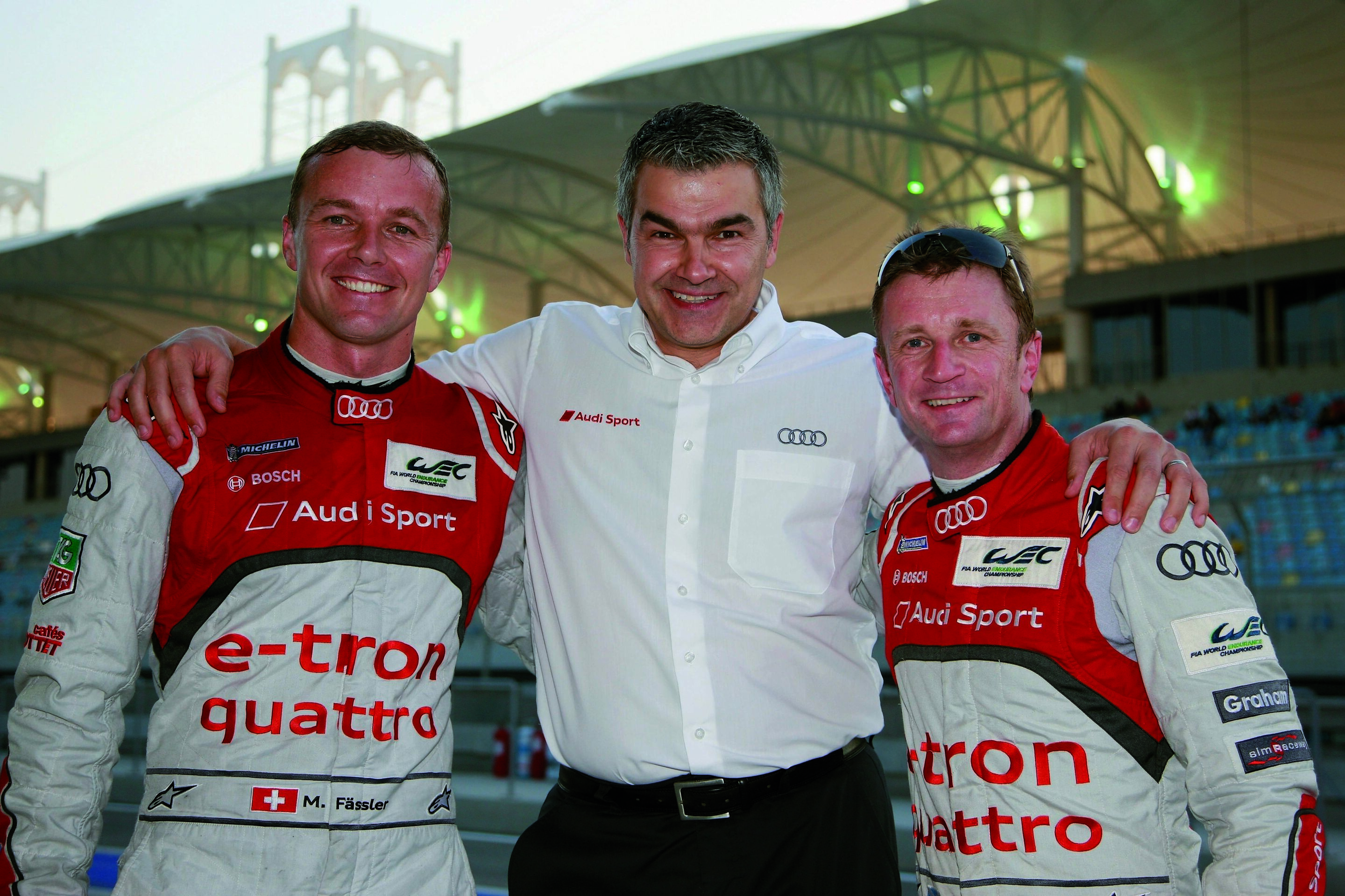 Startplatz eins und zwei für Audi in Bahrain - Hochspannung beim sechsten Lauf zur FIA Langstrecken-Weltmeisterschaft WEC:Allan McNish (im Bild rechts neben Marcel Fässler und Dieter Gass) erzielte im Qualifying bei seiner Rückkehr in den Audi R18 e-tron...
