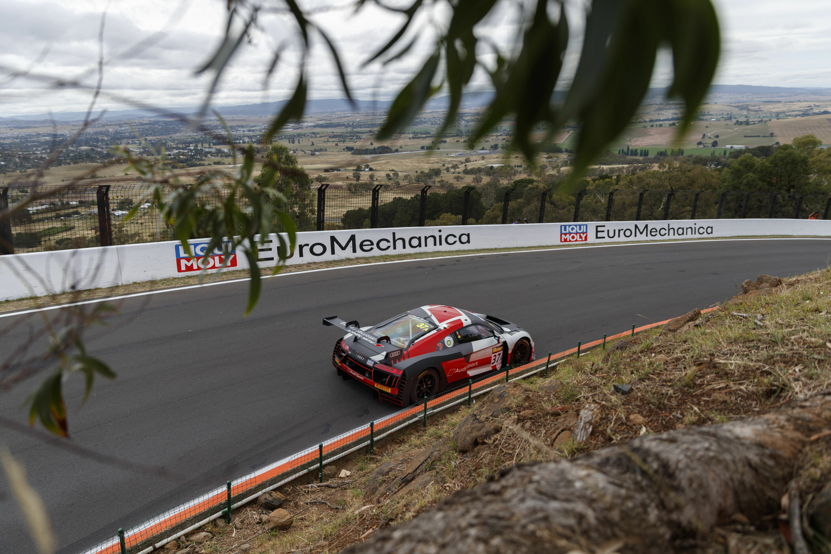12h Bathurst 2018 - Audi R8 LMS #37 (Audi Sport Team WRT), Robin Frijns/Stuart Leonard/Dries Vanthoor