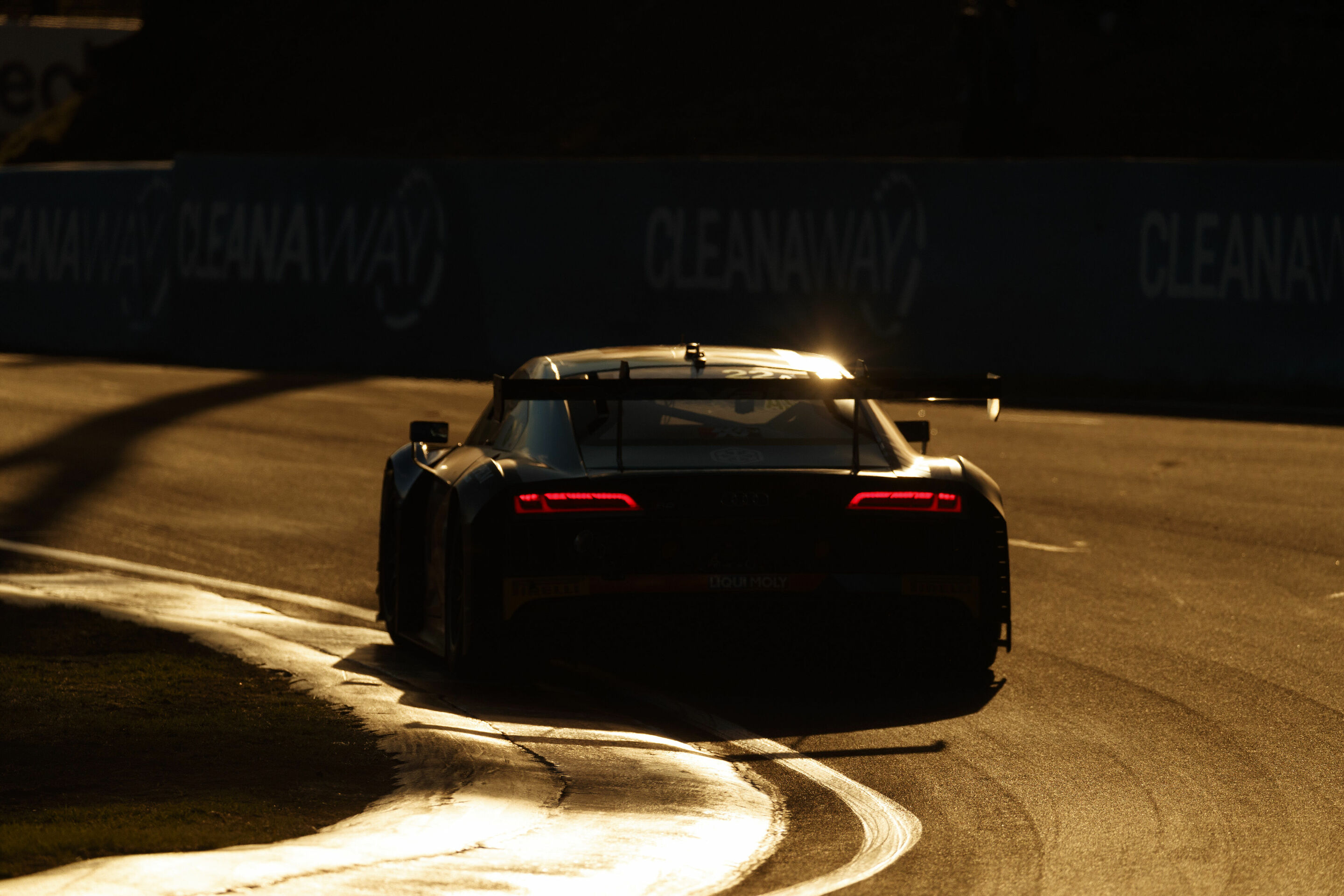 12h Bathurst 2018 - Audi R8 LMS #22 (Audi Sport Team MPC), Kelvin van der Linde/Garth Tander/Frédéric Vervisch