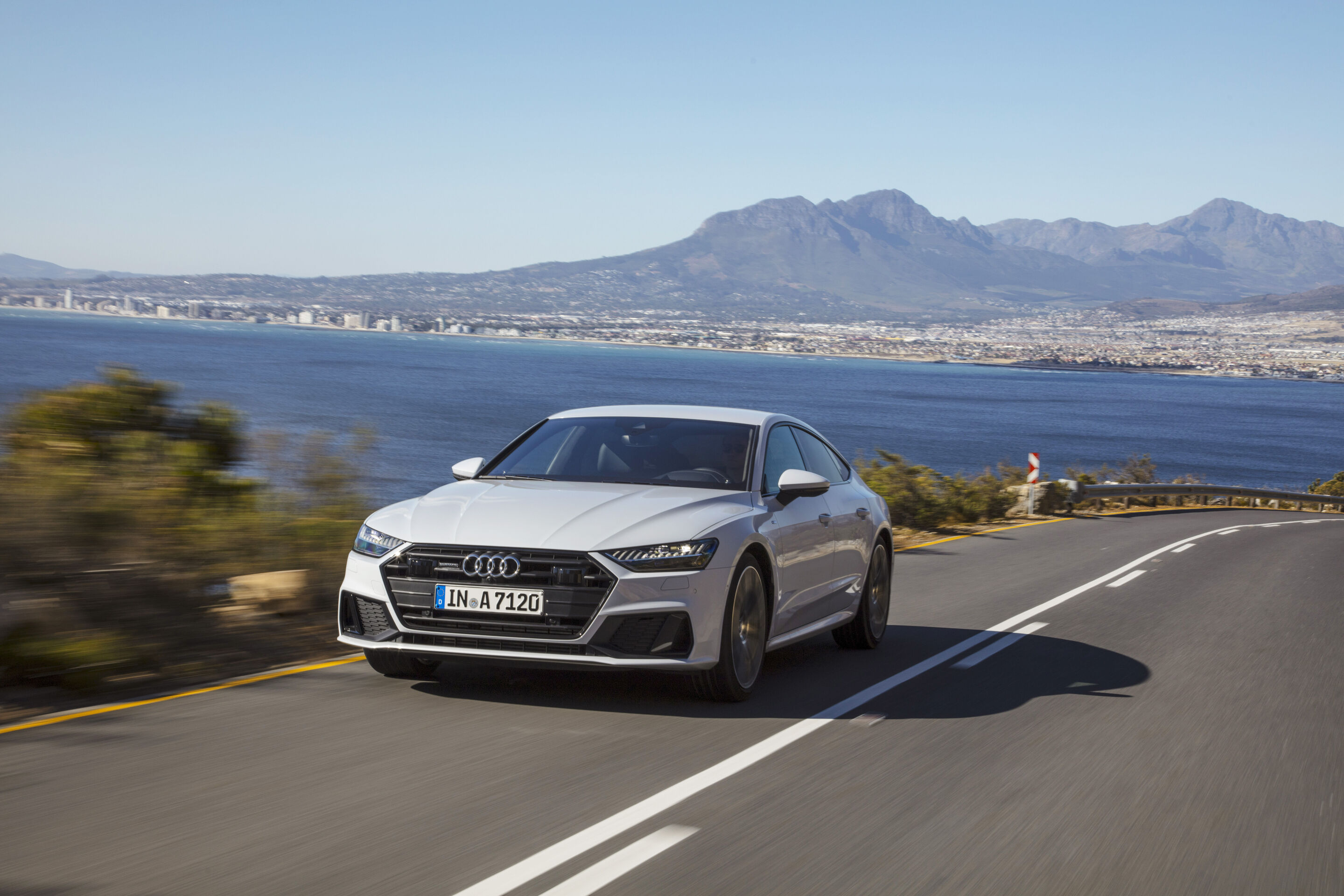 Audi A7 Sportback (until 2025) - Dynamic photo, 
Colour: Suzuka grey