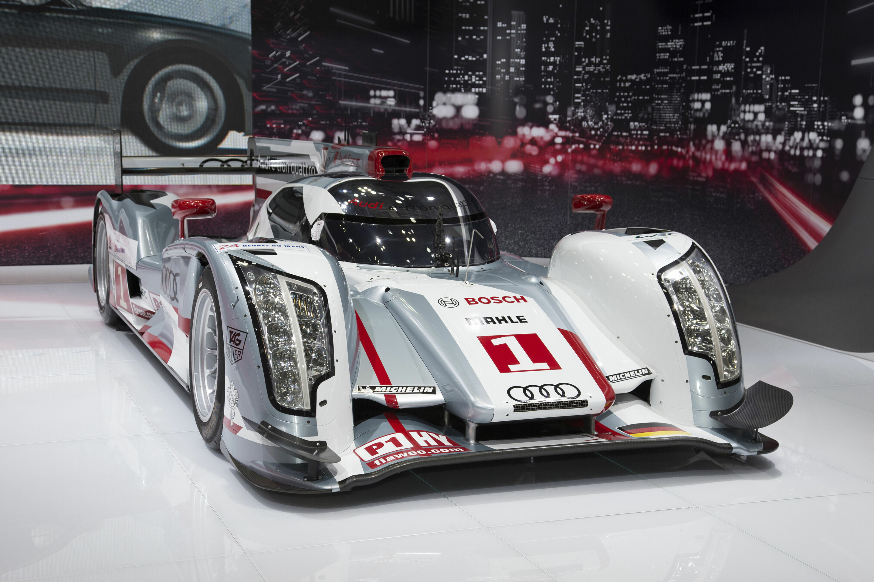 Tokyo motor show 2013 - Audi R18 e-tron quattro