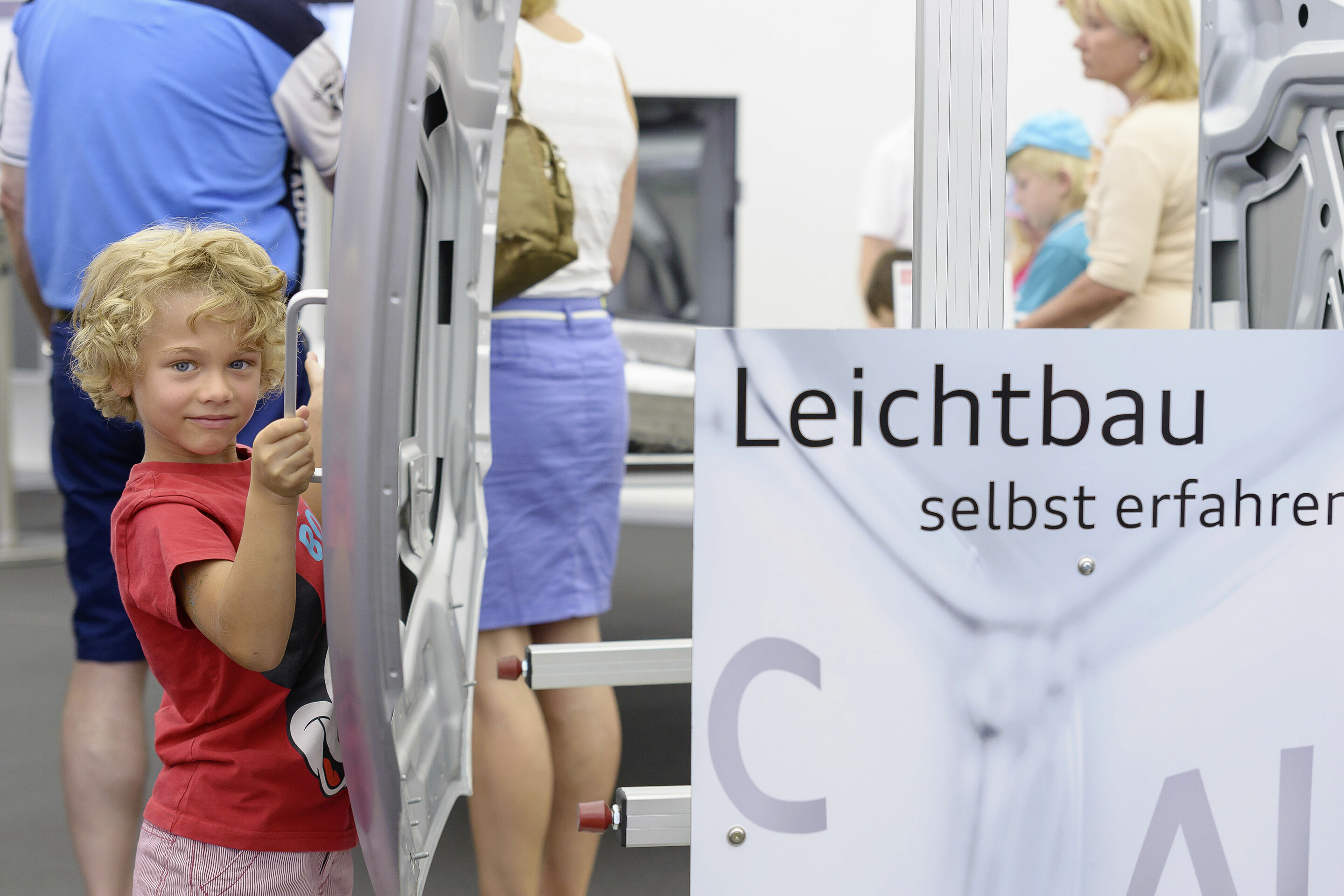 Familientag bei Audi Neckarsulm: Mitmachen, entdecken, erleben - Zahlreiche Fachbereiche geben beim Audi Familientag in Neckarsulm Einblicke in ihre Arbeit. Für Groß und Klein gibt es viel zu entdecken.