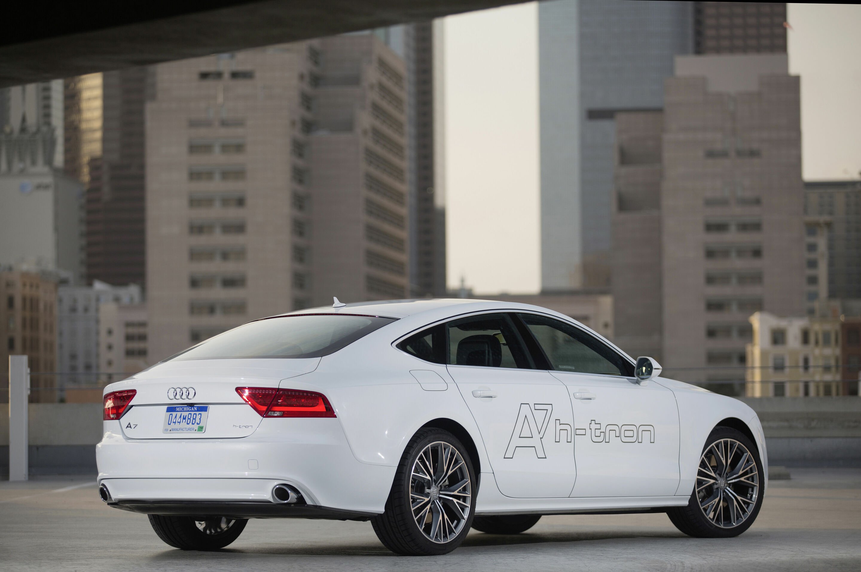 Audi A7 Sportback h-tron (Technikträger) (2014) - Static photo 

Colour: Ibis White