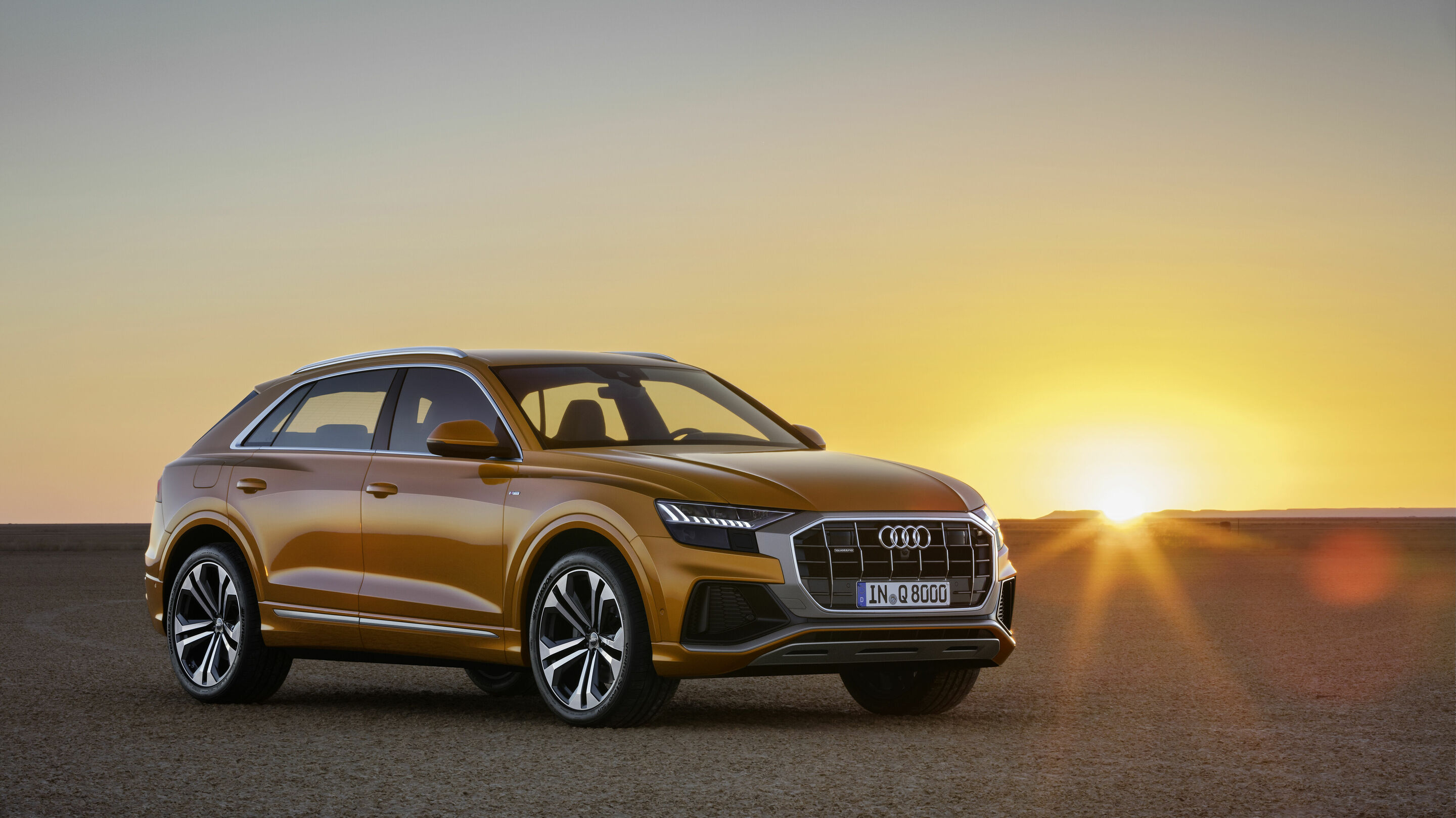 Audi Q8 - Standaufnahme
Farbe: Drachenorange