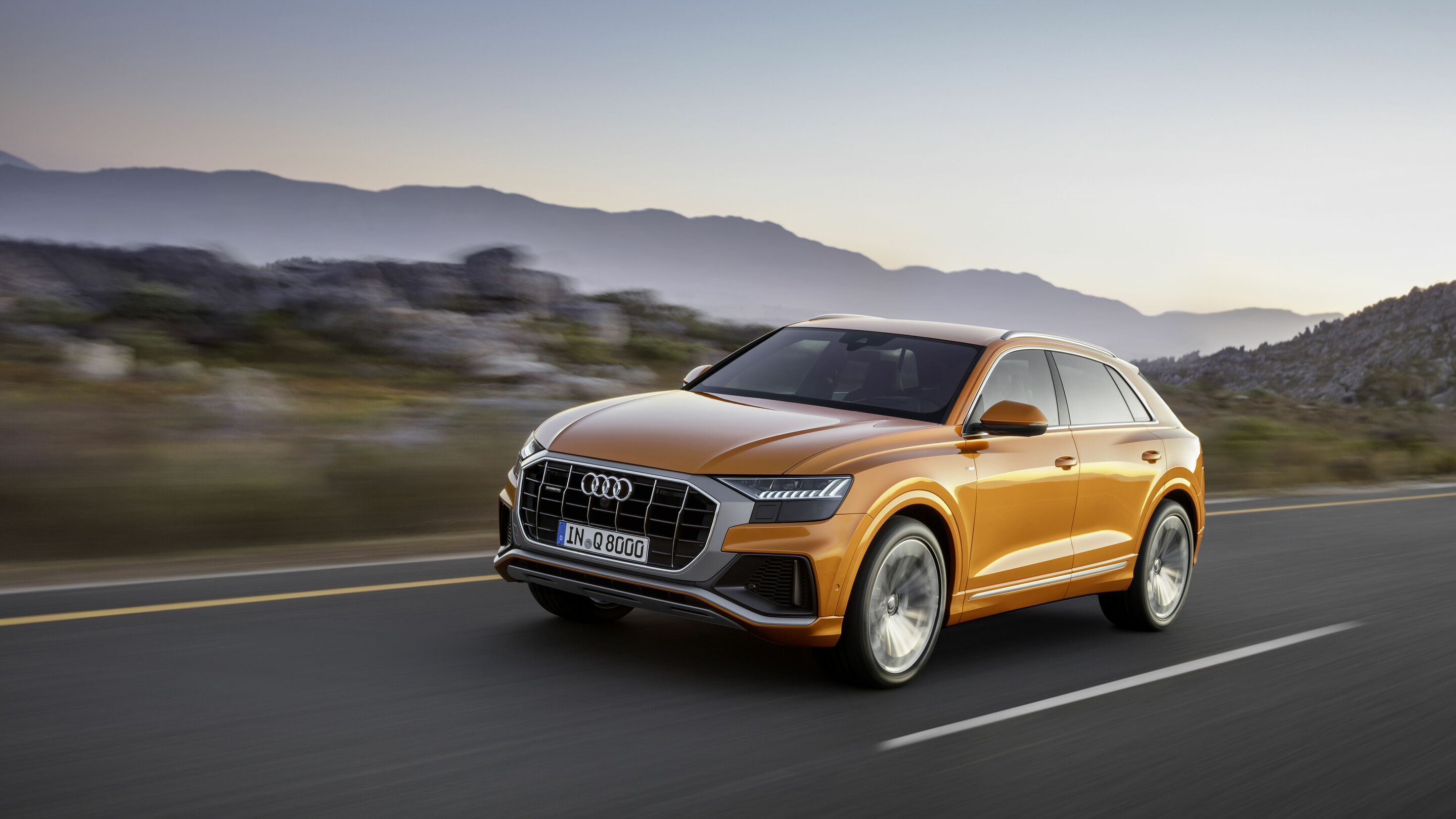 Audi Q8 - Dynamic  photo
Colour:  dragon orange