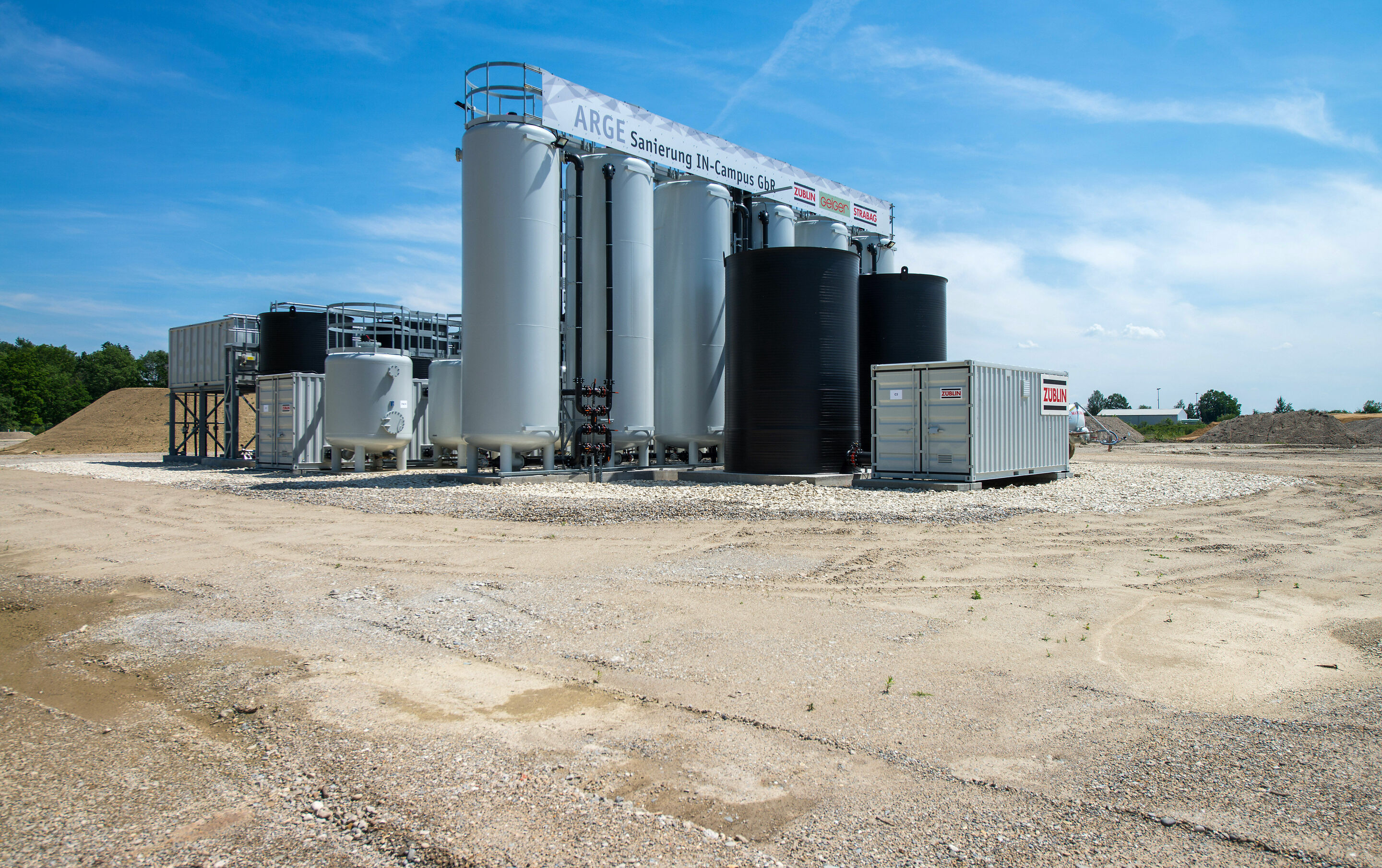 IN-Campus GmbH: Audi and the city of Ingolstadt remediate refinery site for technology park - Backflow protection - plant components (from left to right):
Inlet basin, deferrization stage with aeration unit and sand filters, 2-stage activated carbon filtration...