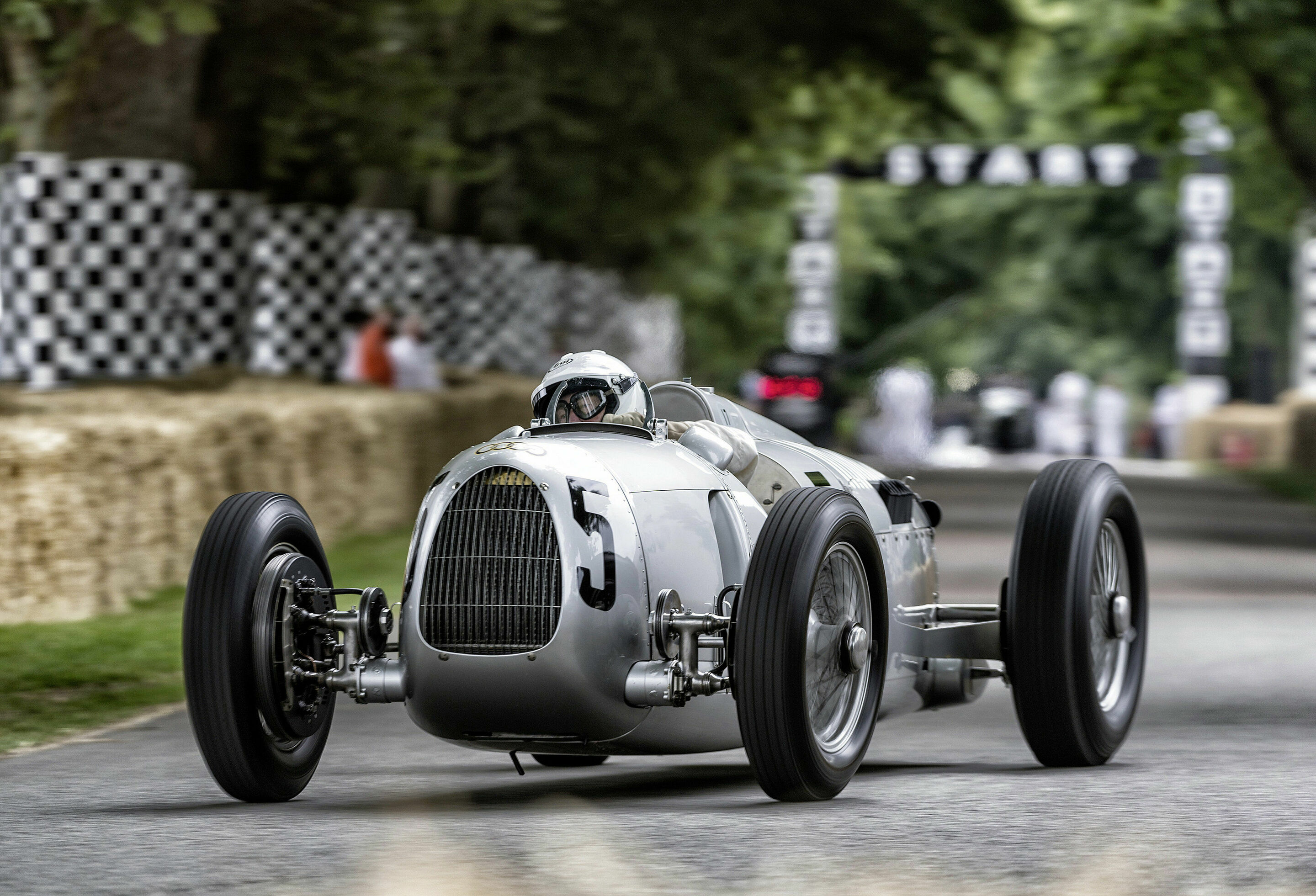 Audi Tradition im Auto Union Silberpfeil zum Silberjubiläum - Auto Union Typ C