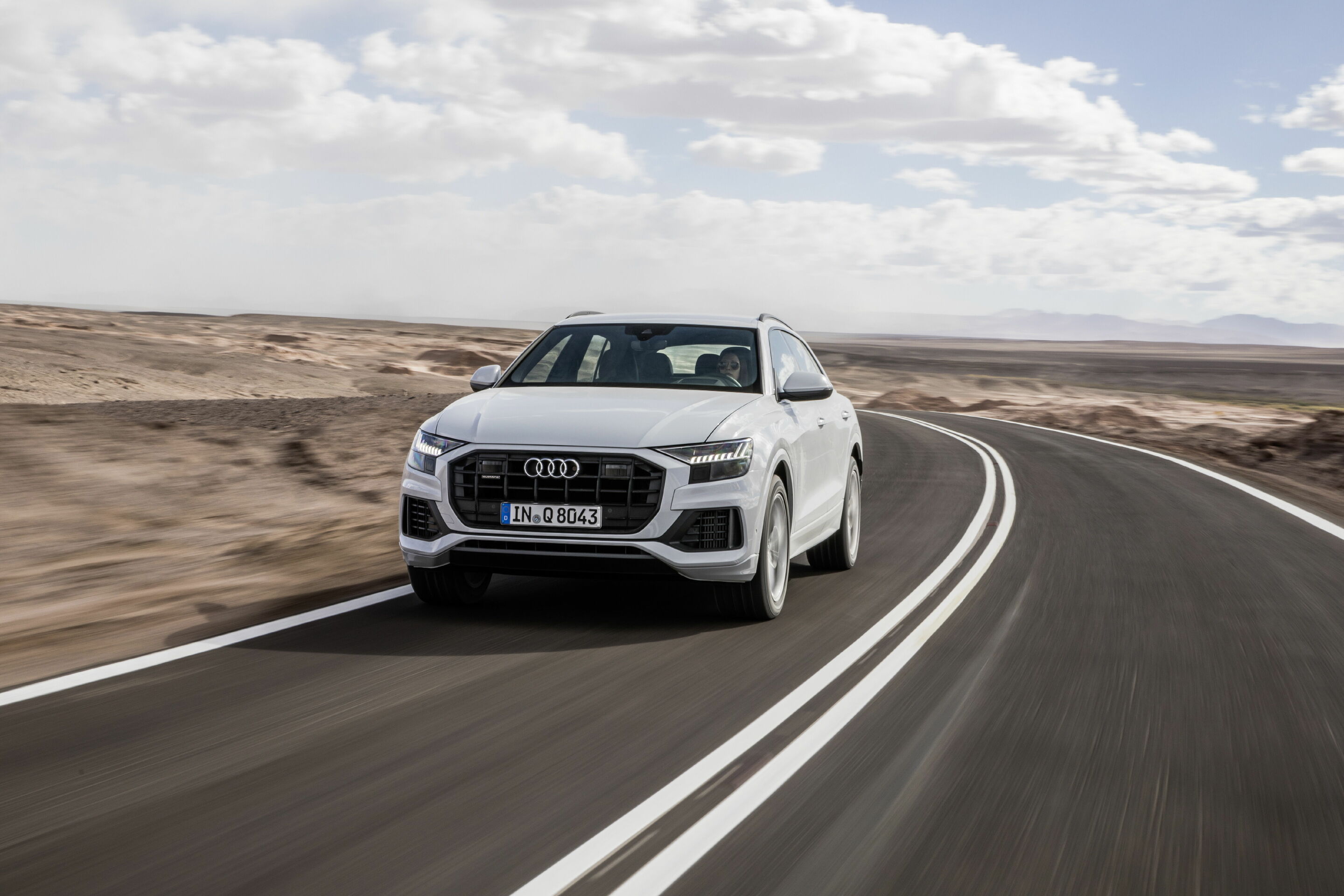 Audi Q8 - Dynamic photo, 
Colour: Glacier white