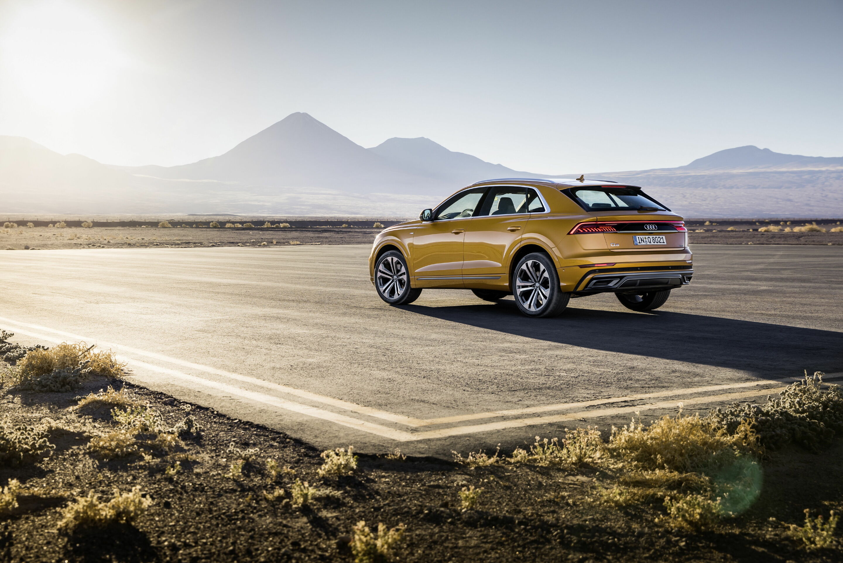 Audi Q8 - Standaufnahme,
Farbe: Drachenorange