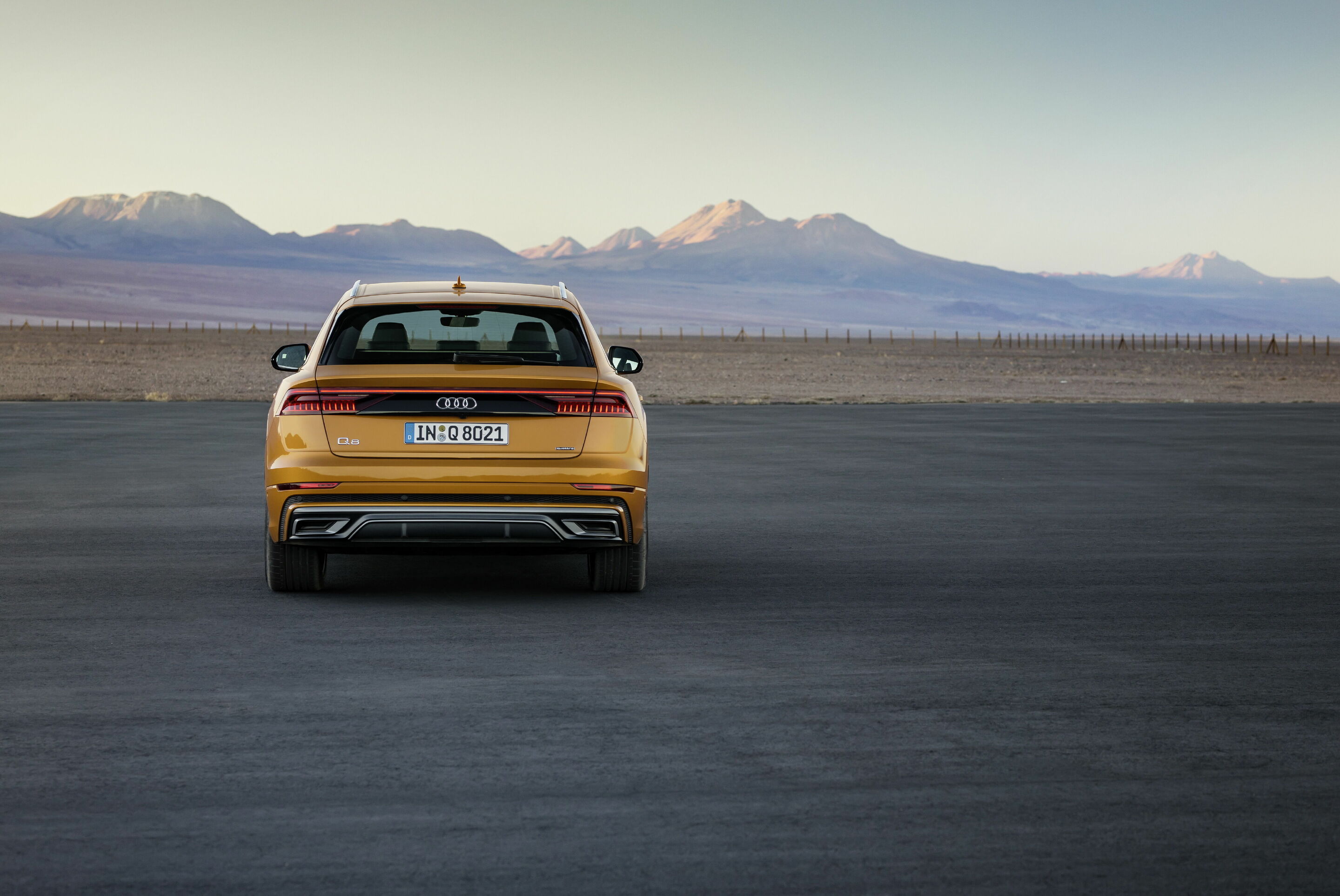 Audi Q8 - Standaufnahme,
Farbe: Drachenorange