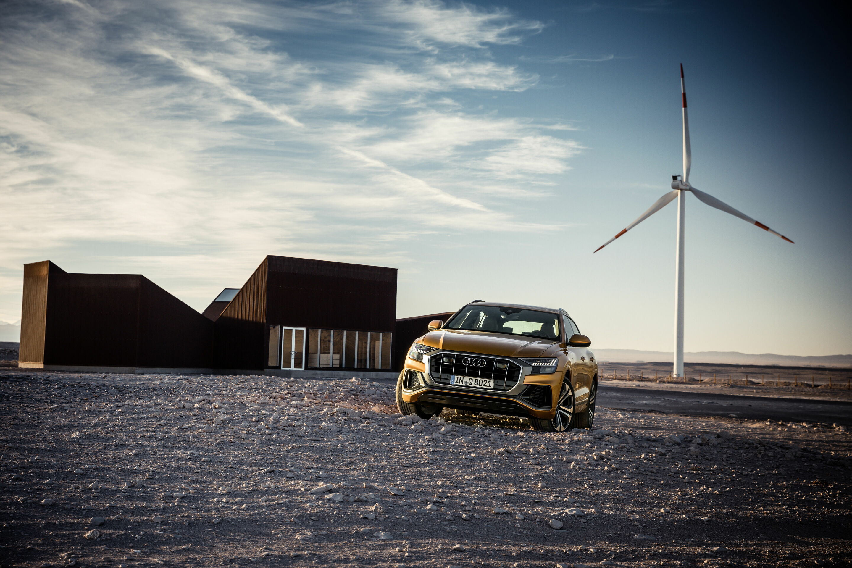 Audi Q8 - Standaufnahme,
Farbe: Drachenorange