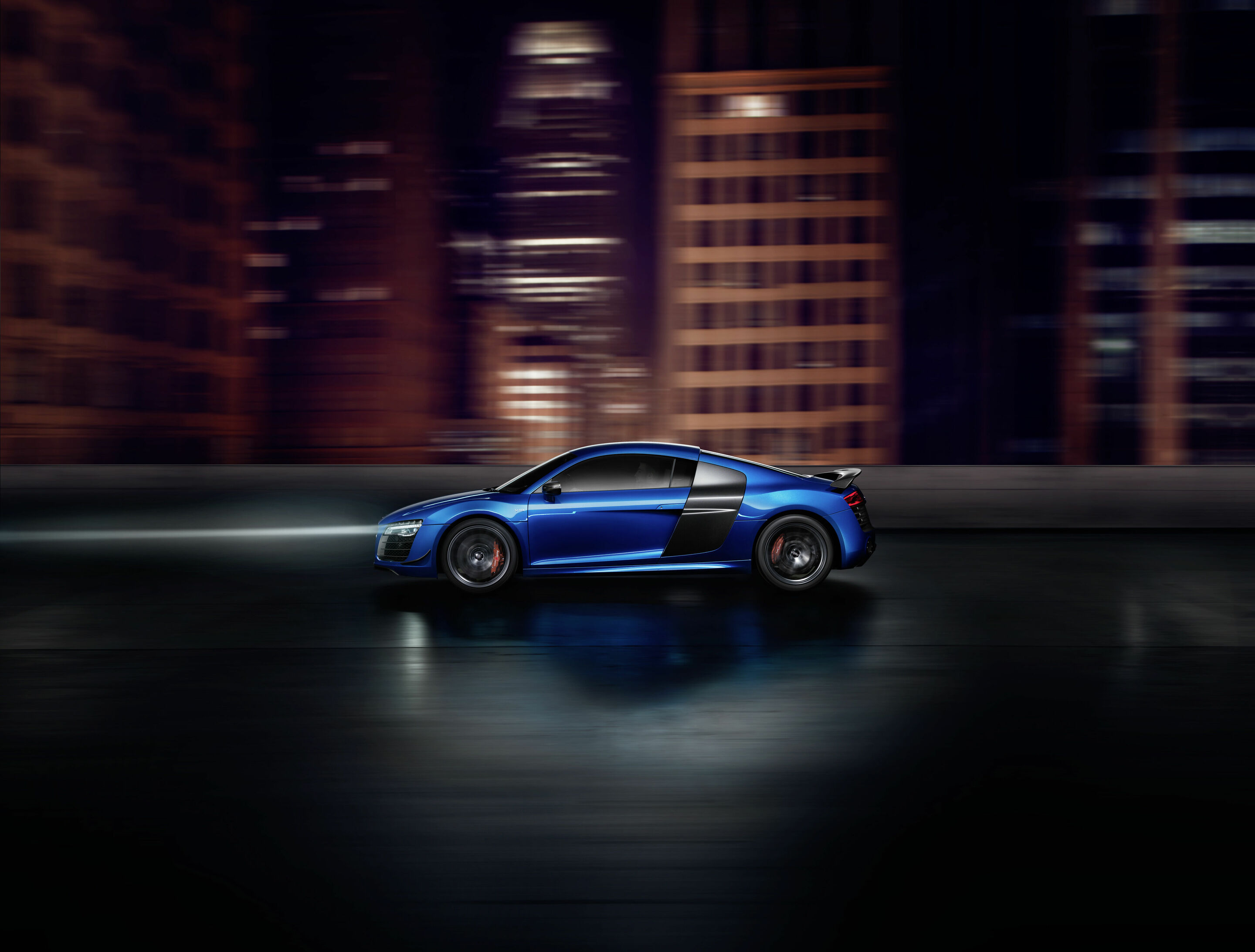 Audi R8 LMX - Fahraufnahme

Farbe: Arablau Kristalleffekt