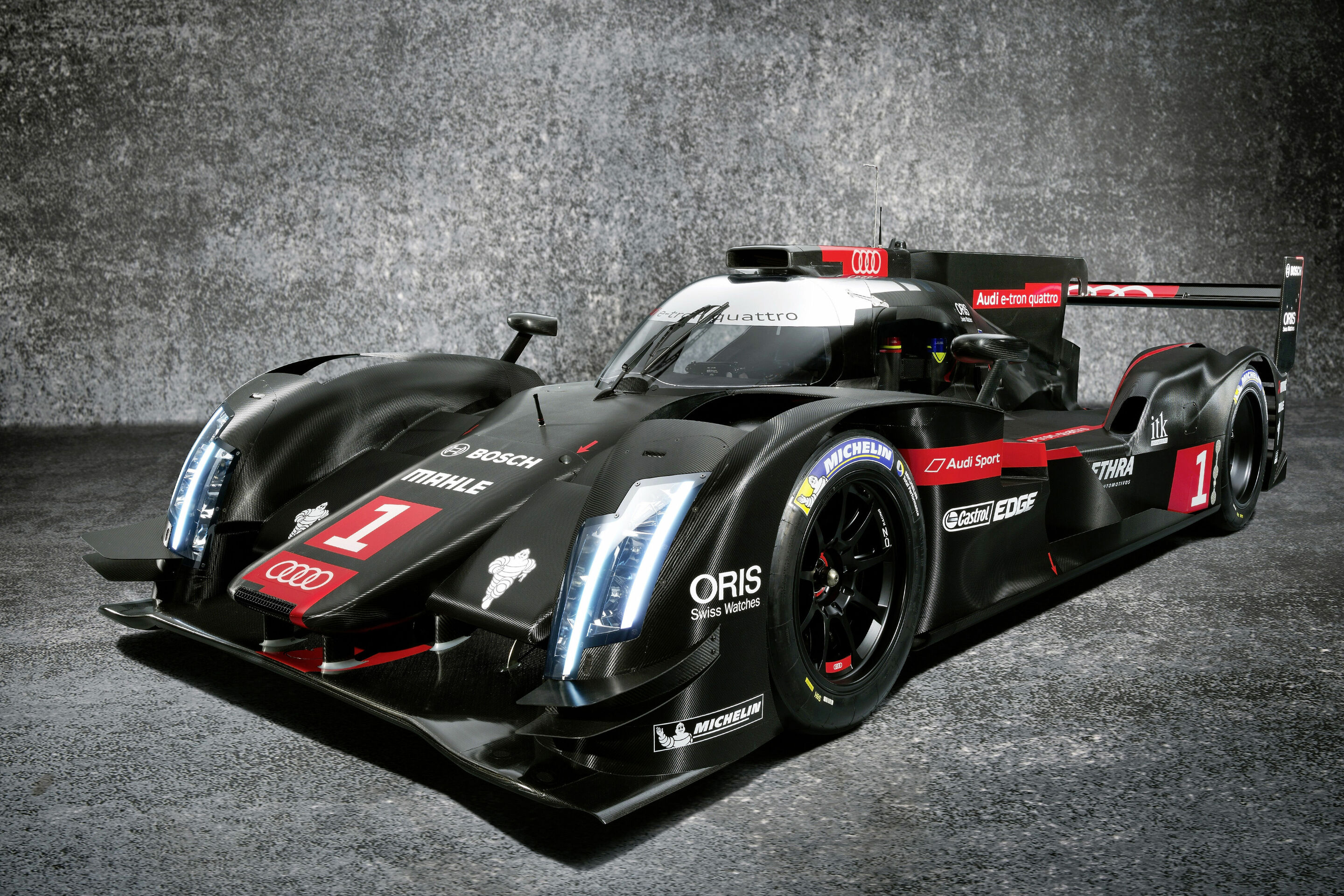 Audi R18 e-tron quattro - Mit einem von Grund auf neu entwickelten Le-Mans-Prototyp peilt Audi in derSaison 2014 den Hattrick in der FIA-Langstrecken-Weltmeisterschaft WEC und einen weiteren Erfolg bei den 24 Stunden von Le Mans an.