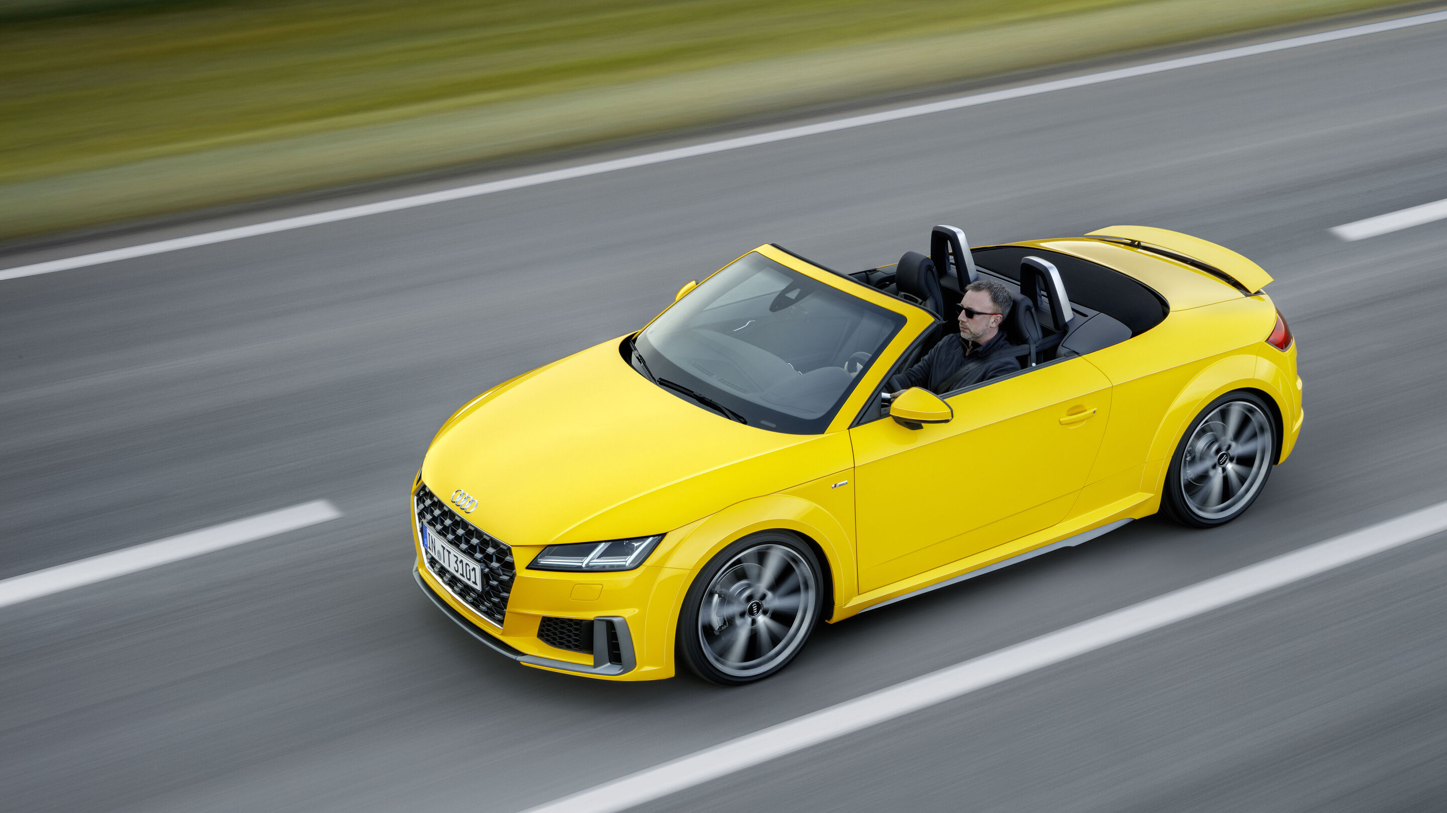 Audi TT Roadster  (until 2023) - Dynamic photo, 
Colour: Vegas yellow