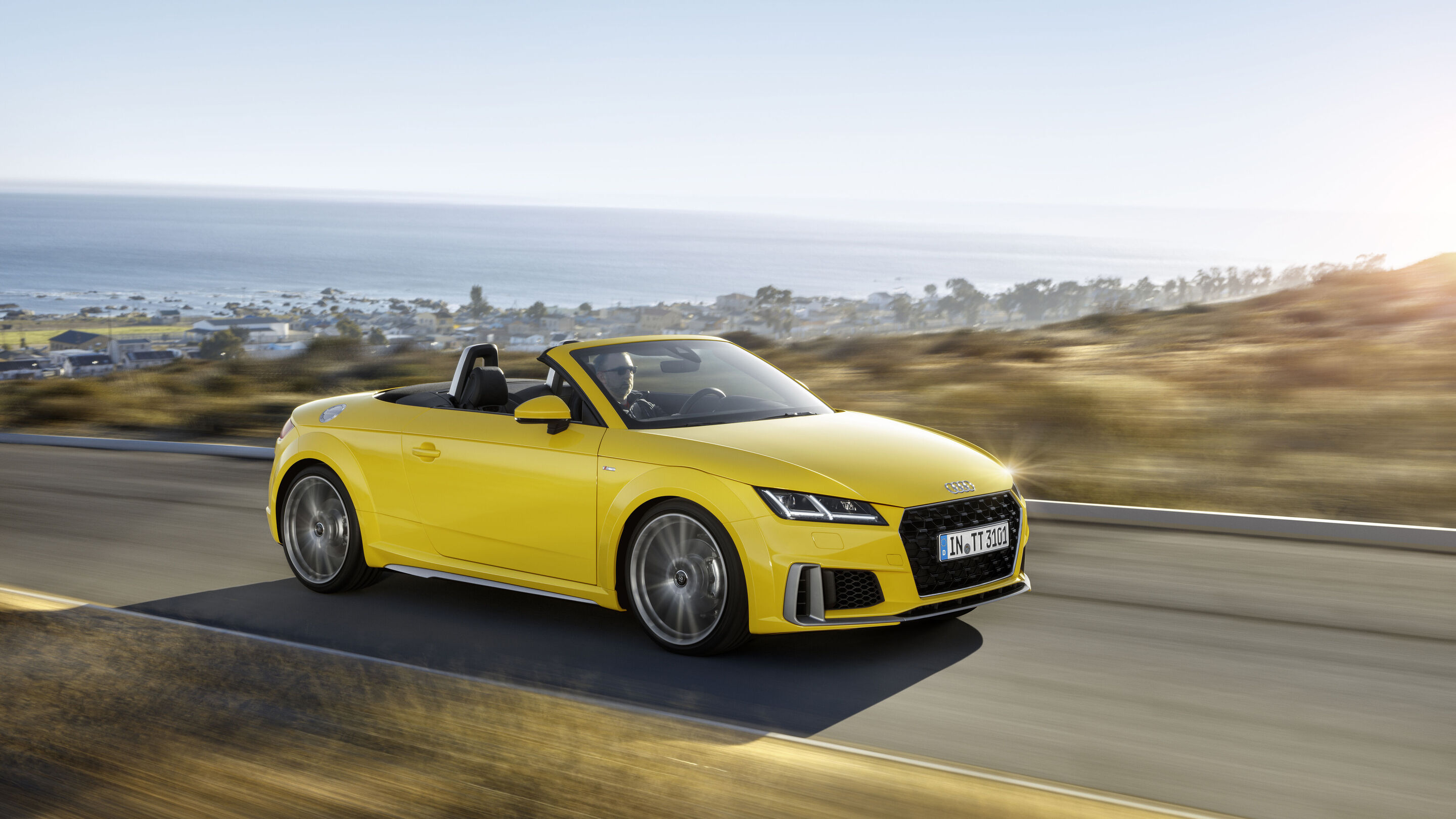 Audi TT Roadster (bis 2023) - Fahraufnahme,
Farbe: Vegasgelb