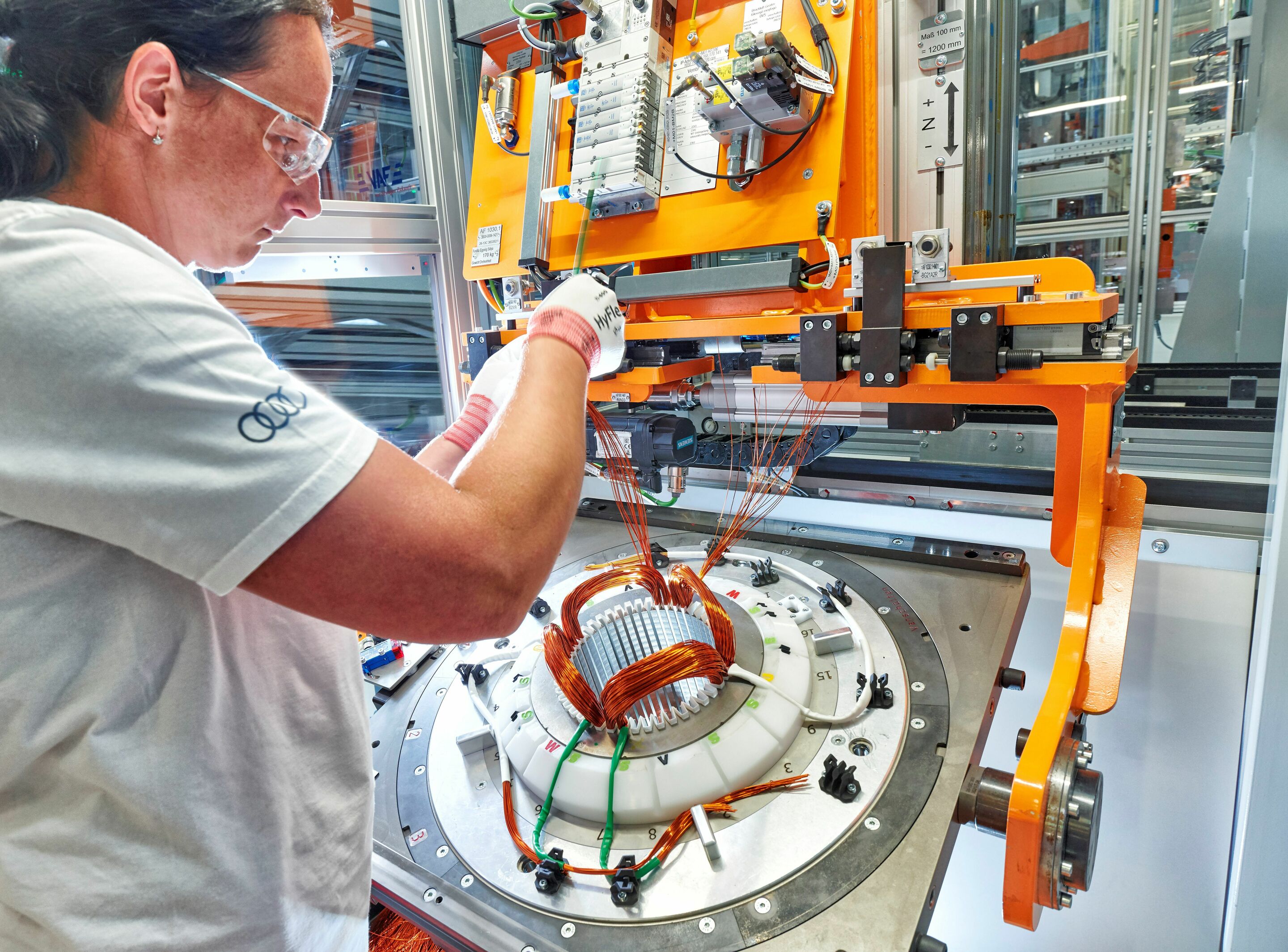 Audi Hungaria starts series production of electric motors - Series production of electric motors officially started in Győr. The electric motors are produced on floor space of 8,500 square meters with an innovative production concept: modular assembly.
In...