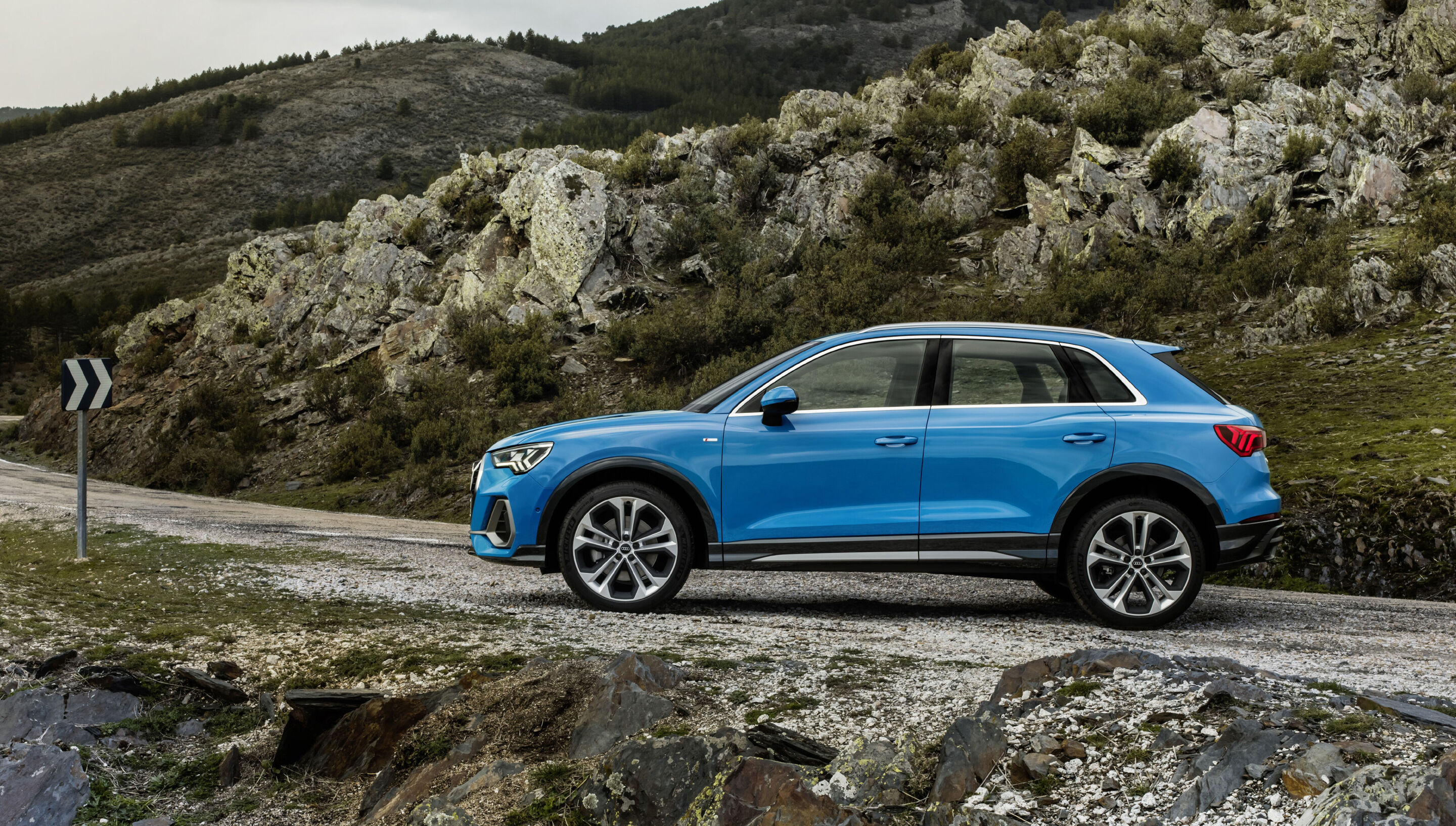 Audi Q3 (until 2025) - Static photo
Colour: Turbo blue