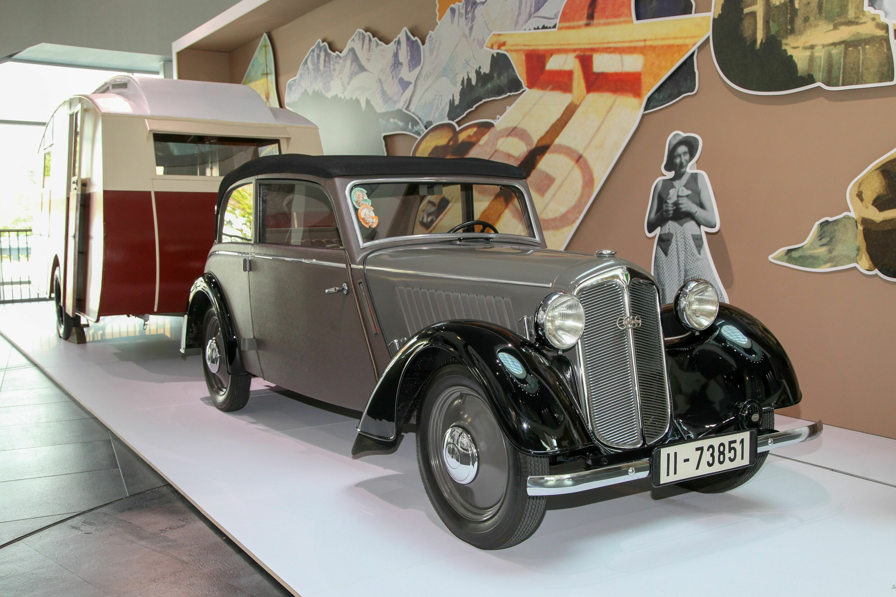 Nachts im Audi museum mobile: „Pop meets Magic“ - Mehrere Sonderführungen werden bei der Nacht der Museen im Audi museum mobile angeboten: Auch durch die neue Sonderausstellung „Der Sonne hinterher! Die Geschichte des Urlaubs bei Audi“.