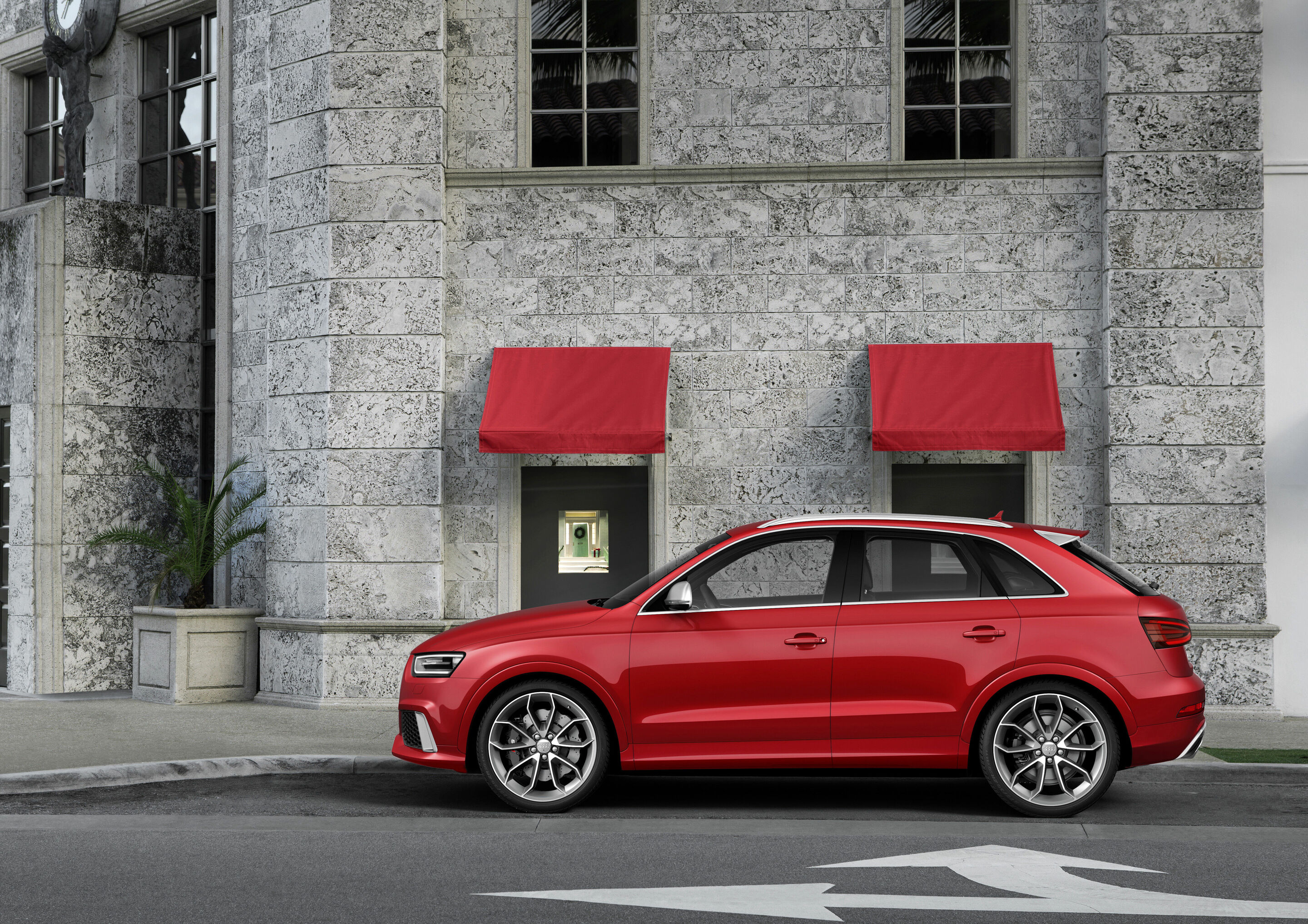 Audi RS Q3 - Standaufnahme 

Farbe: Misanorot Perleffekt